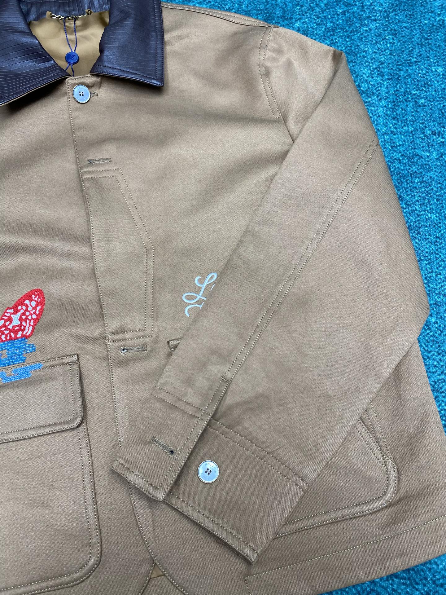 驴家 25ss新款装饰细节工装夹克本款棉质帆布工装夹克出自 2025 秋冬秀场 Pharrell Wil