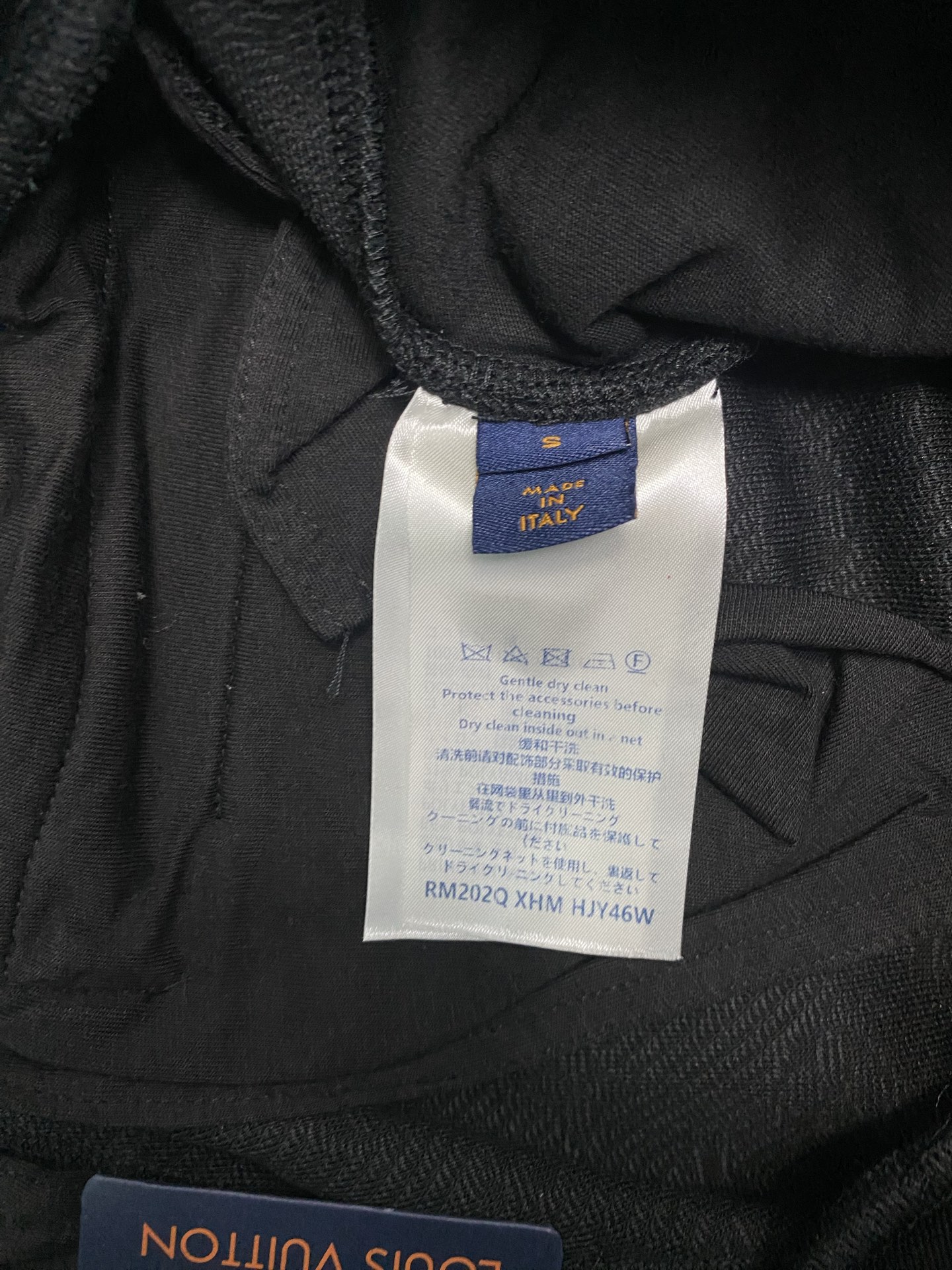 驴家 25ss新款MONOGRAM 绒面慢跑裤本款绒面慢跑裤以简约线条诠释闲雅格调，成就旅行或周末时光佳