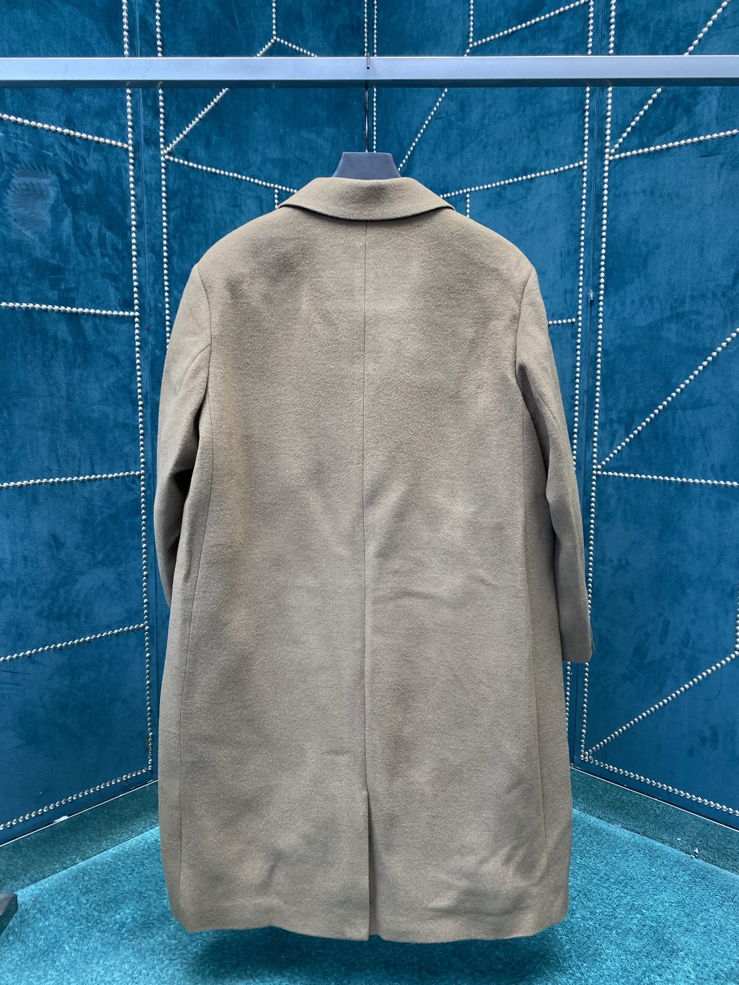 圣罗兰 25ss新款长风衣外套 袖口处缝有同色饰扣 码数：S.M.