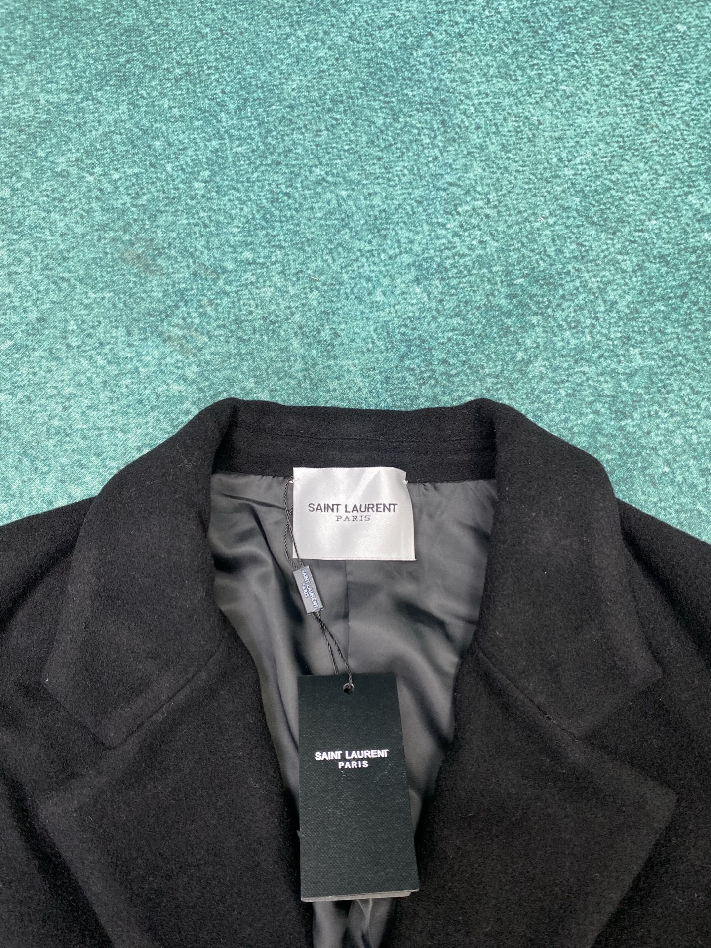 圣罗兰 25ss新款长风衣外套 袖口处缝有同色饰扣 码数：S.M.