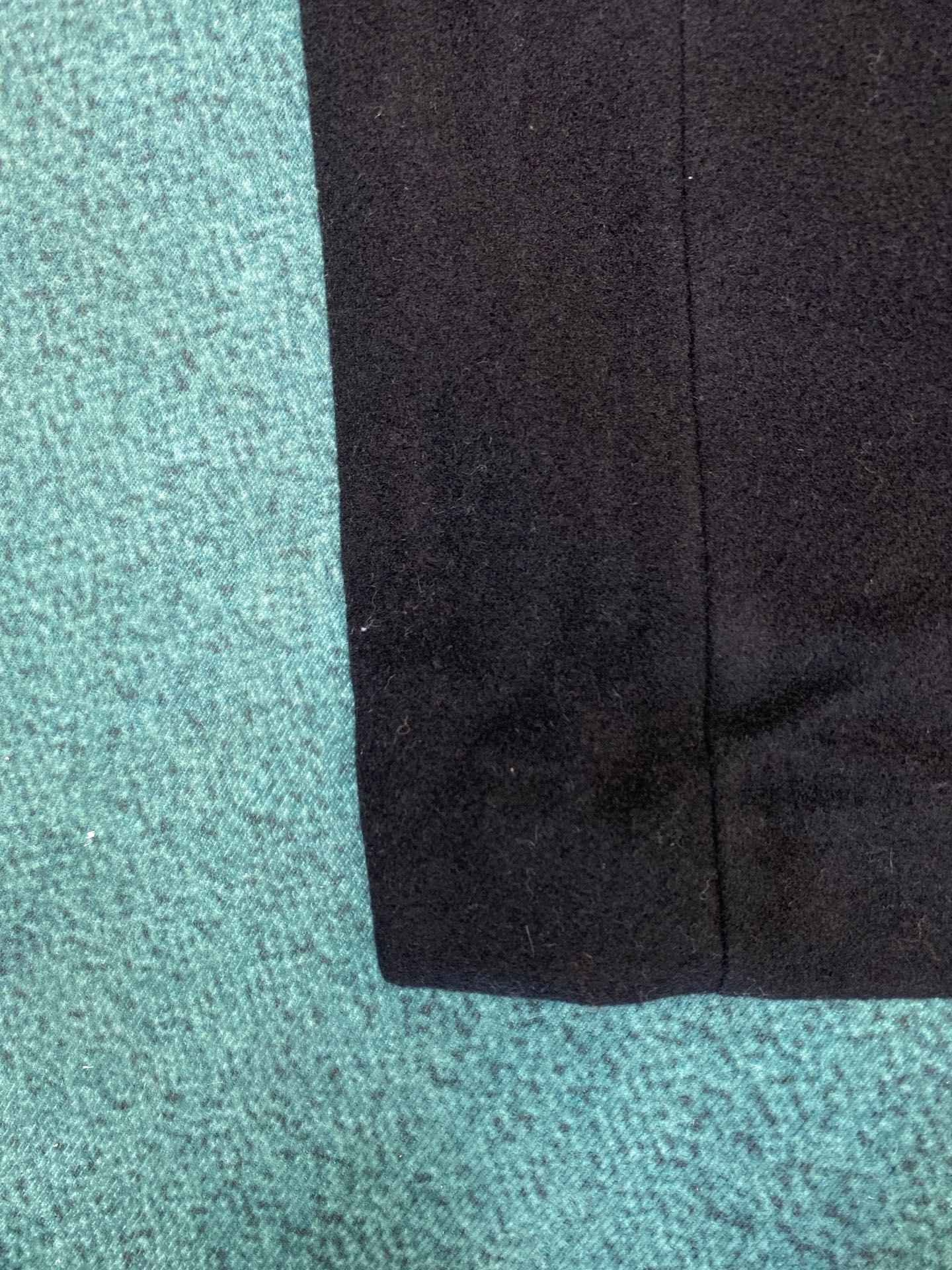 圣罗兰 25ss新款长风衣外套 袖口处缝有同色饰扣 码数：S.M.