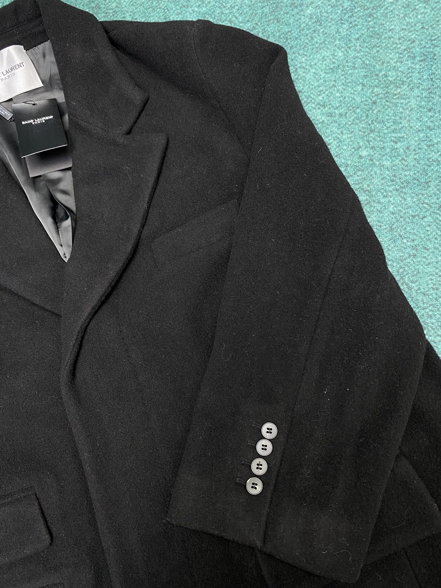 圣罗兰 25ss新款长风衣外套 袖口处缝有同色饰扣 码数：S.M.