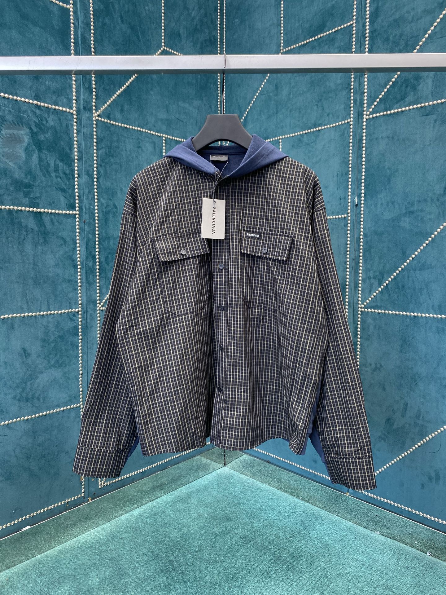 NO:540896,Paris 25ss new plaid hooded jacket with curved hem shirt with chest pocket regular style men's size 1.2.3.4.,,jackets & coats,shirts,hats,alexander wang19860909巴黎25ss新款格纹拼接连帽外套 胸前口袋弧形下摆衬衫 常规版型 男款 码数1.2.3.4.,,jackets & coats,shirts,hats,alexander wang,Men's clothing