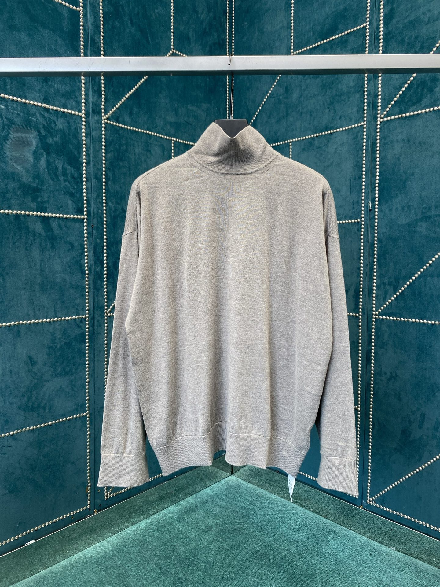 NO:540891,BV25ss new solid color knitted long sleeves, branded letter embroidery on the hem, high version, S.M.L., bottega veneta, alexander wang19860909BV25ss新款纯色针织长袖 下摆饰有品牌字母刺绣 高版本 码数S.M.L.,,bottega veneta,alexander wang,Men's clothing