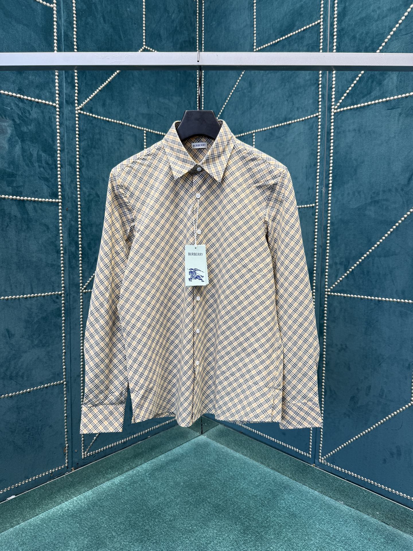 NO:540871,Burberry 25ss new spliced ​​plaid shirt striped splicing with pointed collar buttons long-sleeved shirts High-version S.M.L.XL.XXL.,,burberry,shirts,alexander wang19860909巴宝莉 25ss新款拼接格子衬衫 条纹拼接搭配尖领纽扣 长袖衬衫 高版本 码数S.M.L.XL.XXL.,,burberry,shirts,alexander wang,Men's clothing