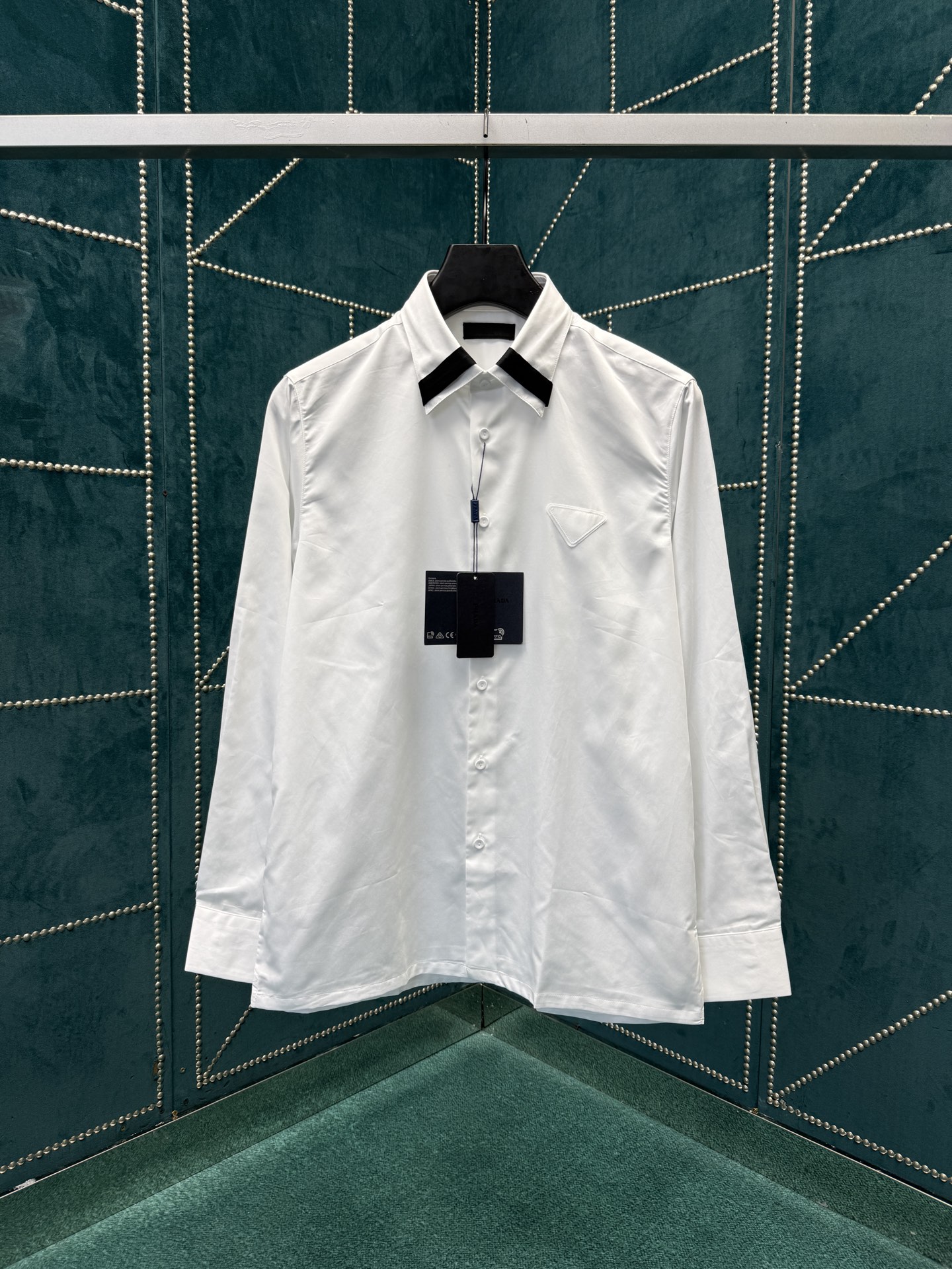 NO:568123,Prada 25ss new solid color single-breasted casual long-sleeved shirt men's white high version size S.M.L.XL.XXL.,,prada,shirts,alexander wang19860909普拉达25ss新款纯色单排扣休闲长袖衬衫 男款 白色 高版本 码数S.M.L.XL.XXL.,,prada,shirts,alexander wang,Men's clothing