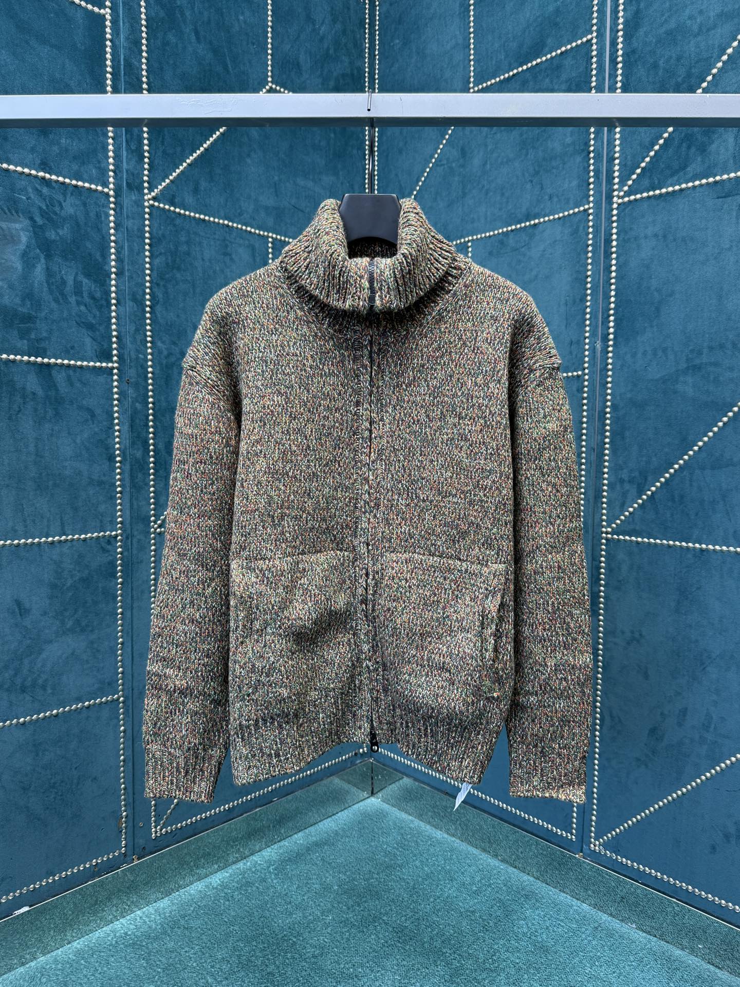 NO:568126,lss new mixed color lapel loose zipper long-sleeved sweater men's high version size S.M.L., loro piana, sweaters, alexander wang19860909lss新款混色翻领宽松拉链长袖毛衣 男款 高版本 码数S.M.L.,,loro piana,sweaters,alexander wang,Men's clothing