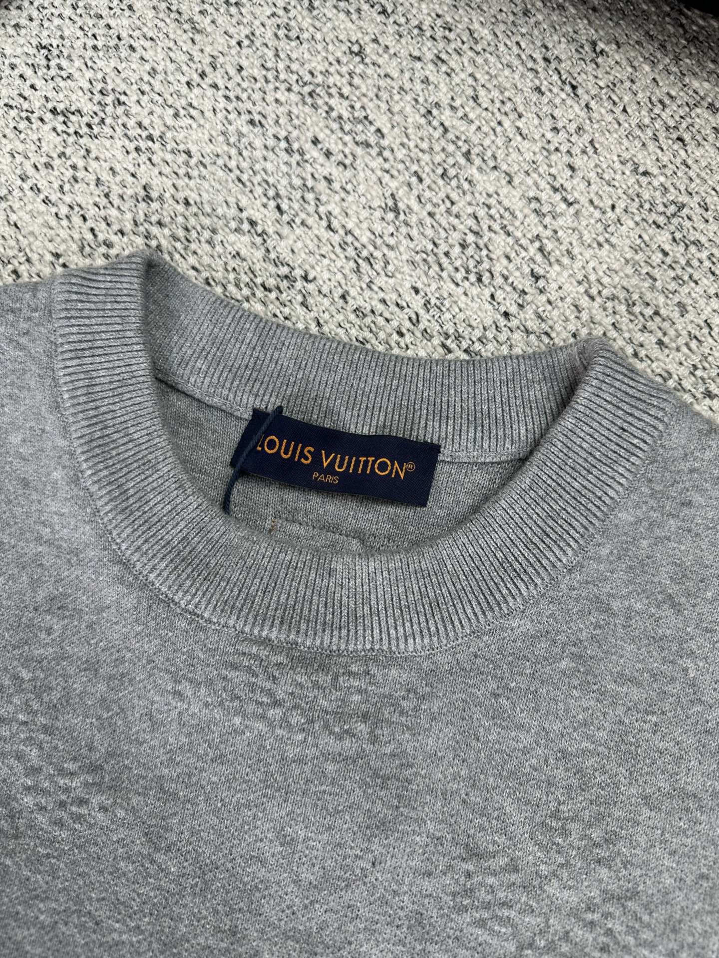 💰315 驴家       25ss新款春夏系列 纯色Logo印花圆领针织长袖卫衣 高版本 男款
码数：S.M.L.XL.