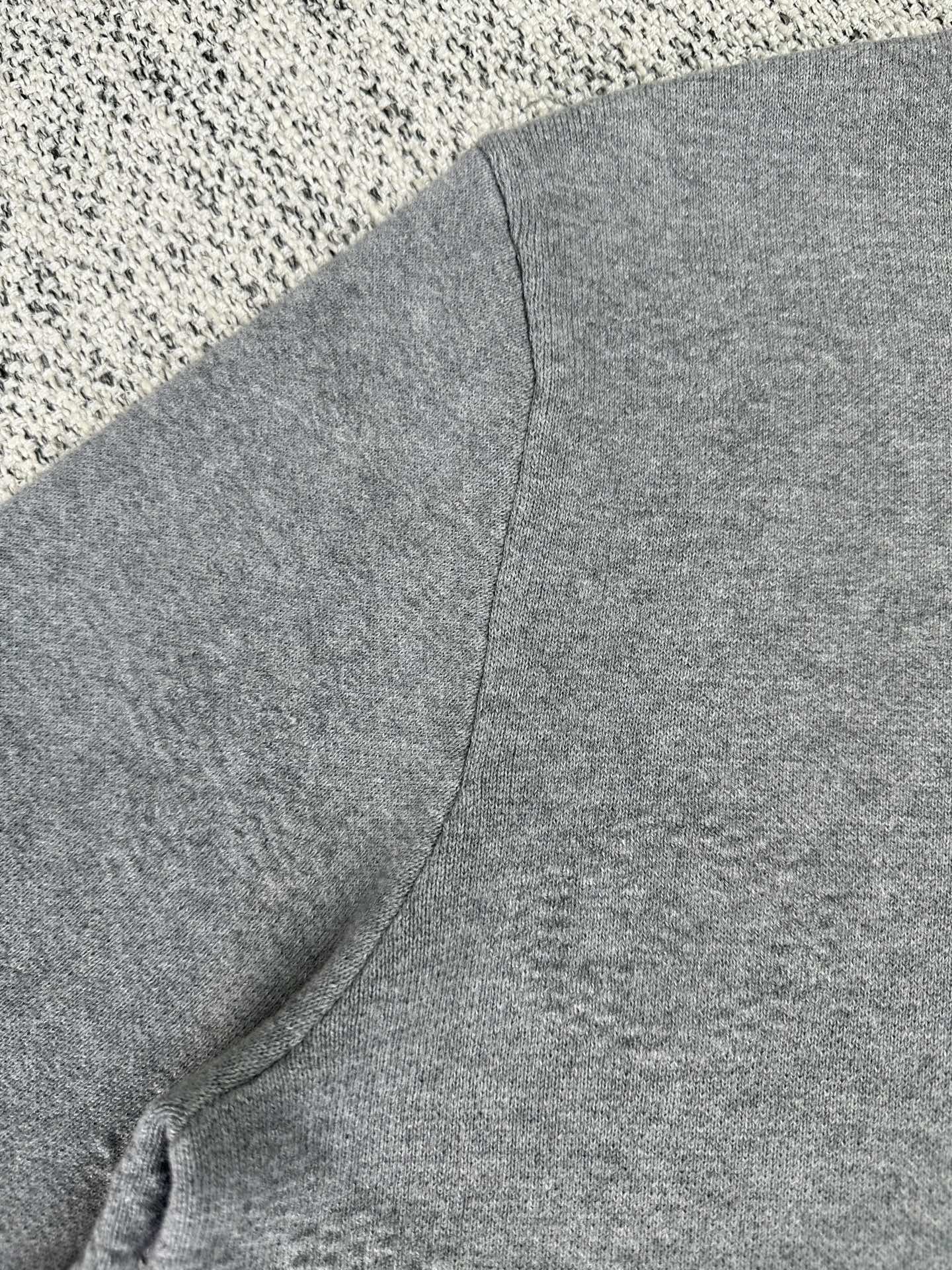 💰315 驴家       25ss新款春夏系列 纯色Logo印花圆领针织长袖卫衣 高版本 男款
码数：S.M.L.XL.