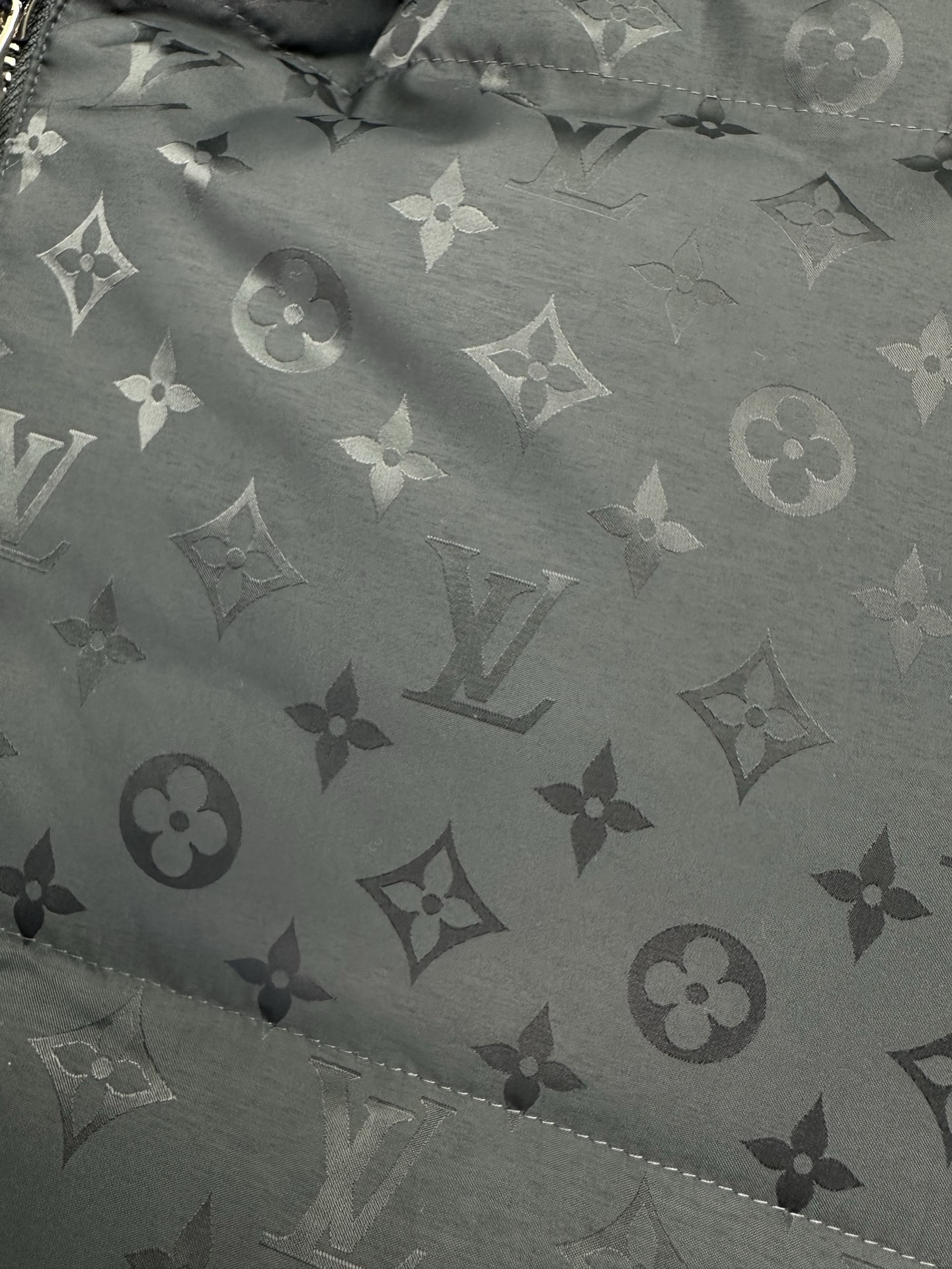 💰530 驴家       25ss新款滑雪系列 印花连帽带抽绳棉服 暗纹老花兔毛复合鹿皮绒连帽夹克棉外套 高版本
码数：46.48.50.52.