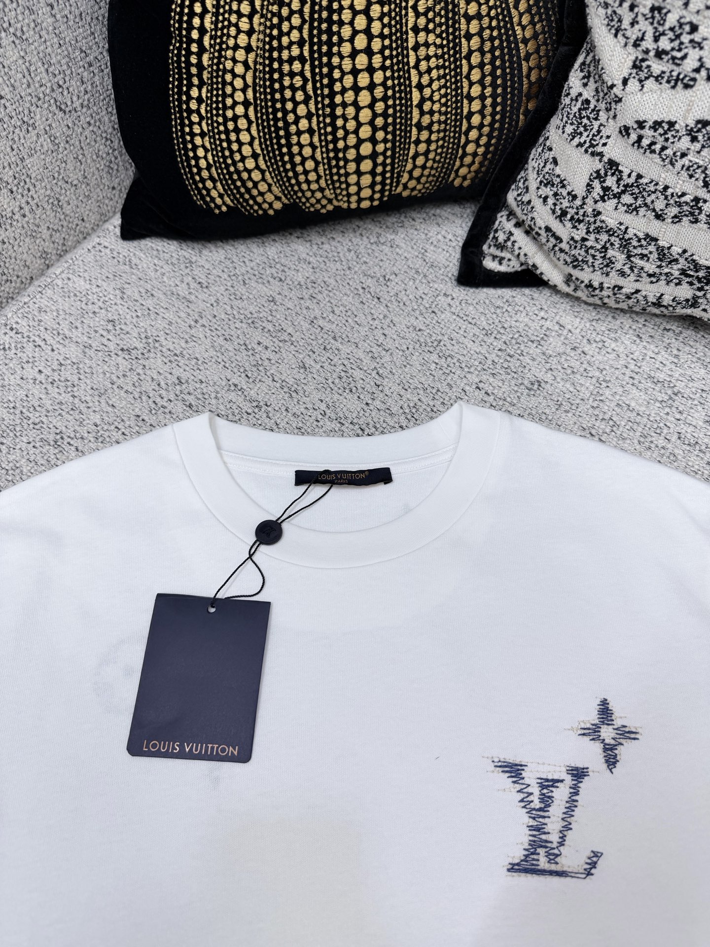 루이비통 26SS 여성 반팔 131772 Louis Vuitton T Shirt 썸네일 이미지