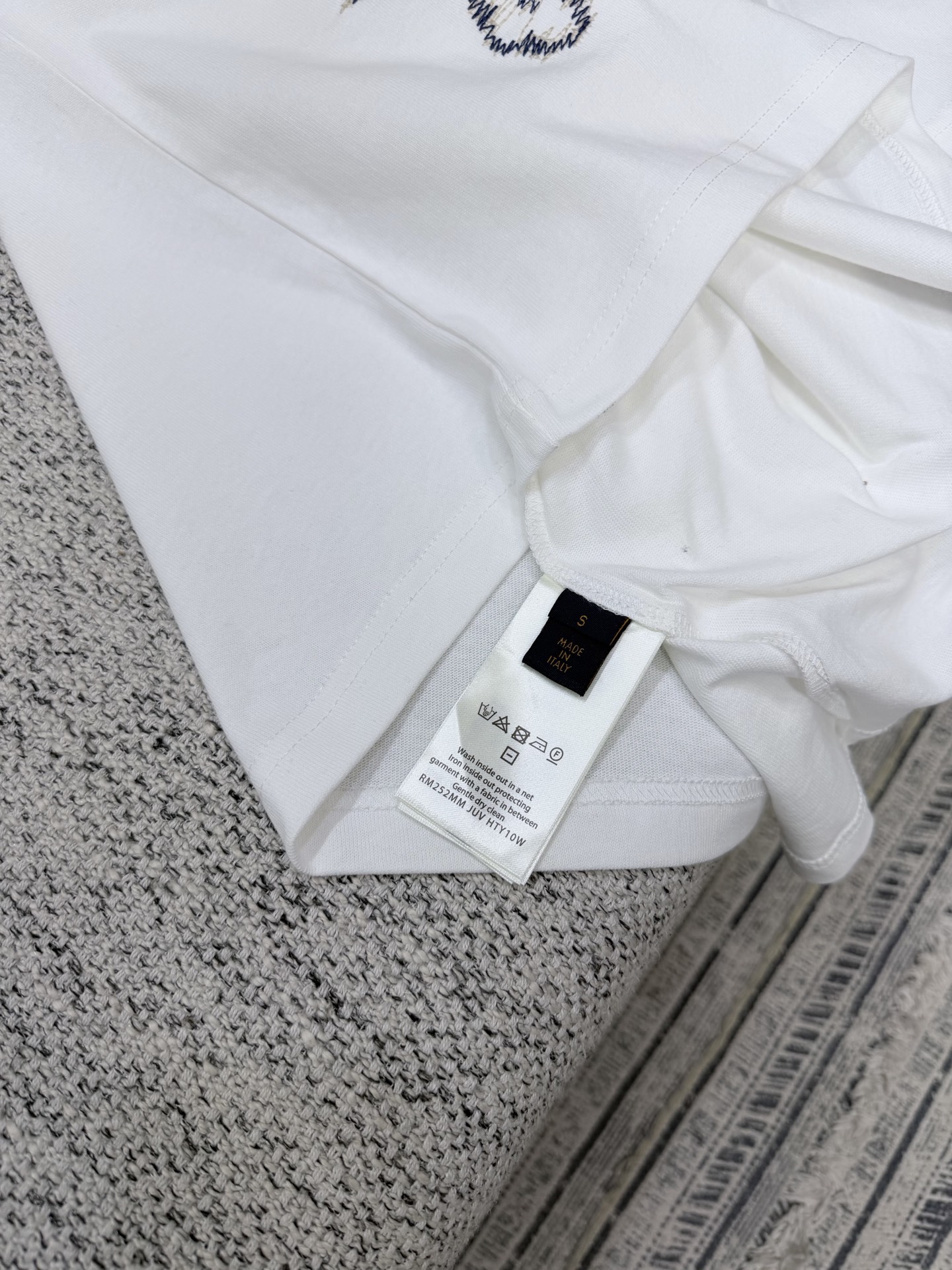 루이비통 26SS 여성 반팔 131772 Louis Vuitton T Shirt 썸네일 이미지