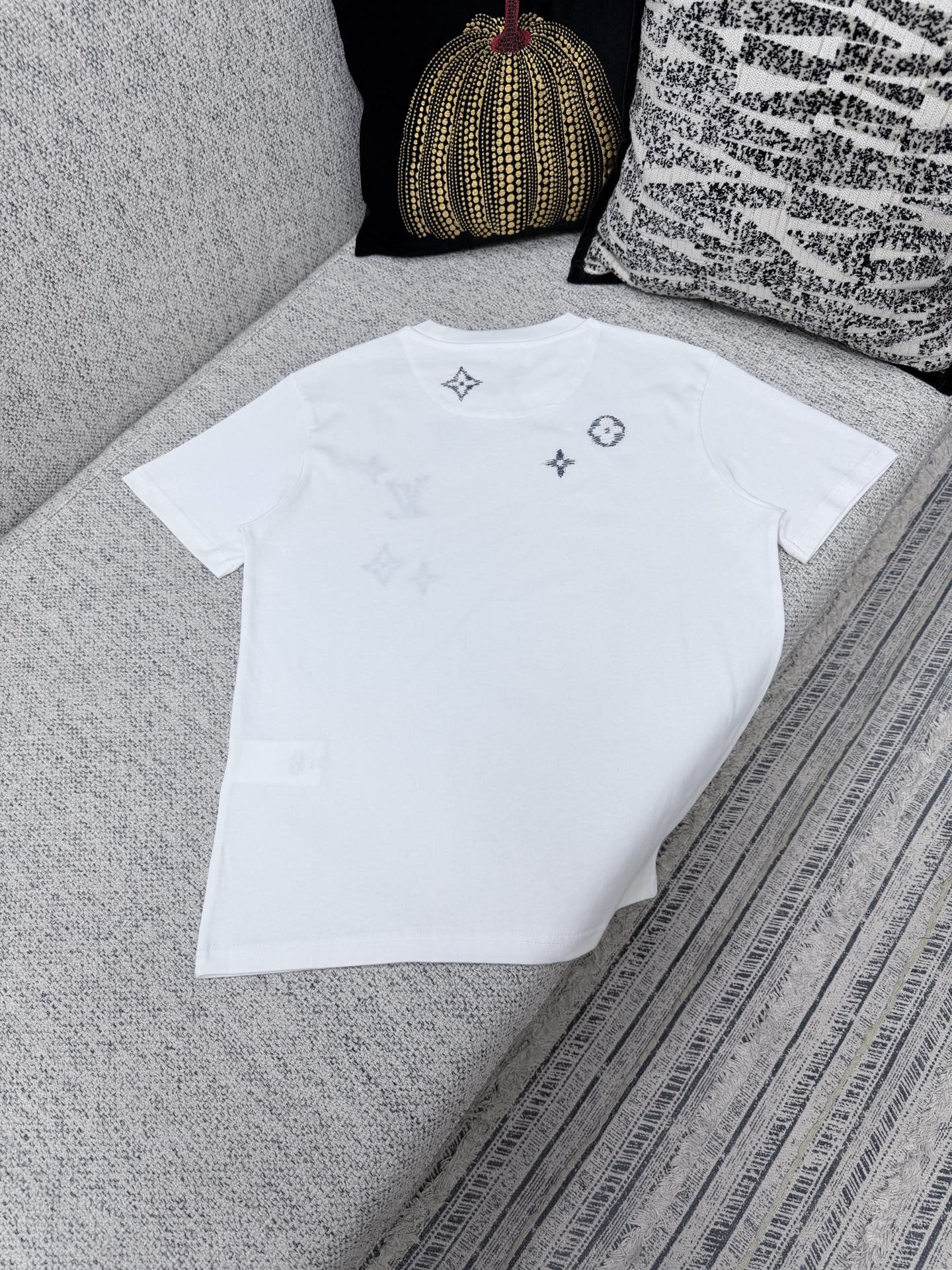 루이비통 26SS 여성 반팔 131772 Louis Vuitton T Shirt 썸네일 이미지