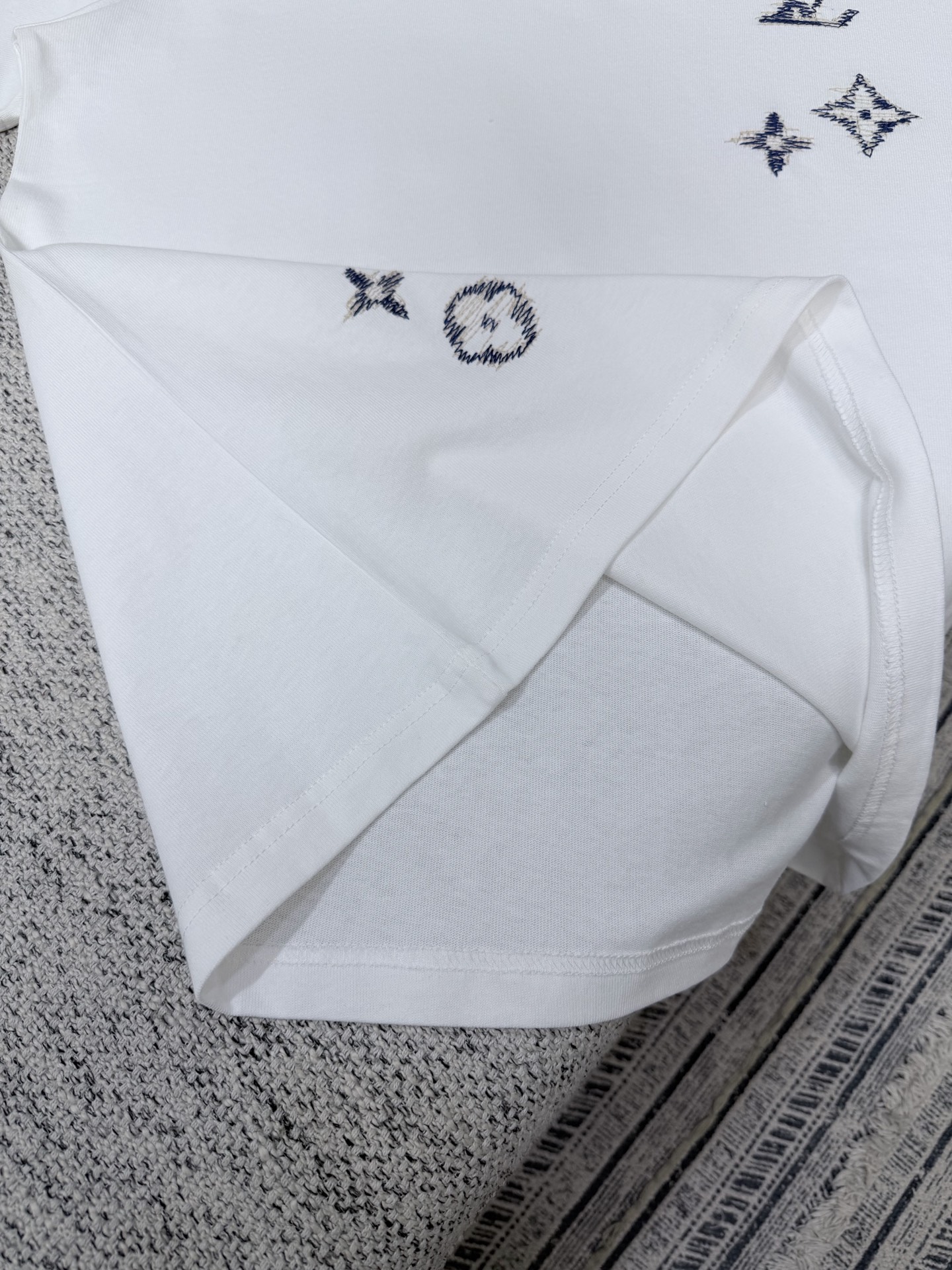 루이비통 26SS 여성 반팔 131772 Louis Vuitton T Shirt 썸네일 이미지