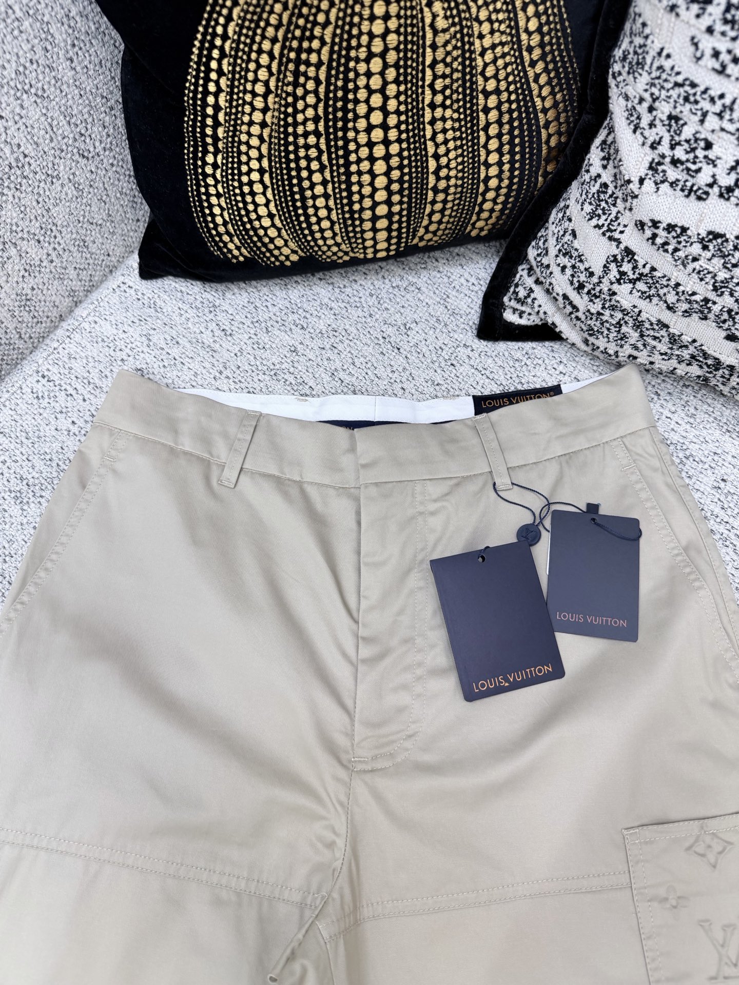 루이비통 26SS 남성 바지 131767 Louis Vuitton Pants 썸네일 이미지