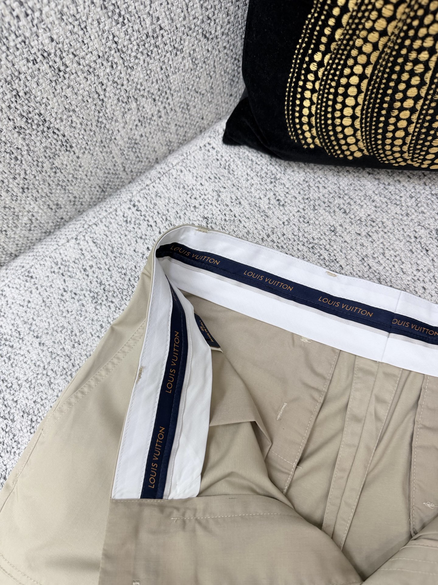루이비통 26SS 남성 바지 131767 Louis Vuitton Pants 썸네일 이미지
