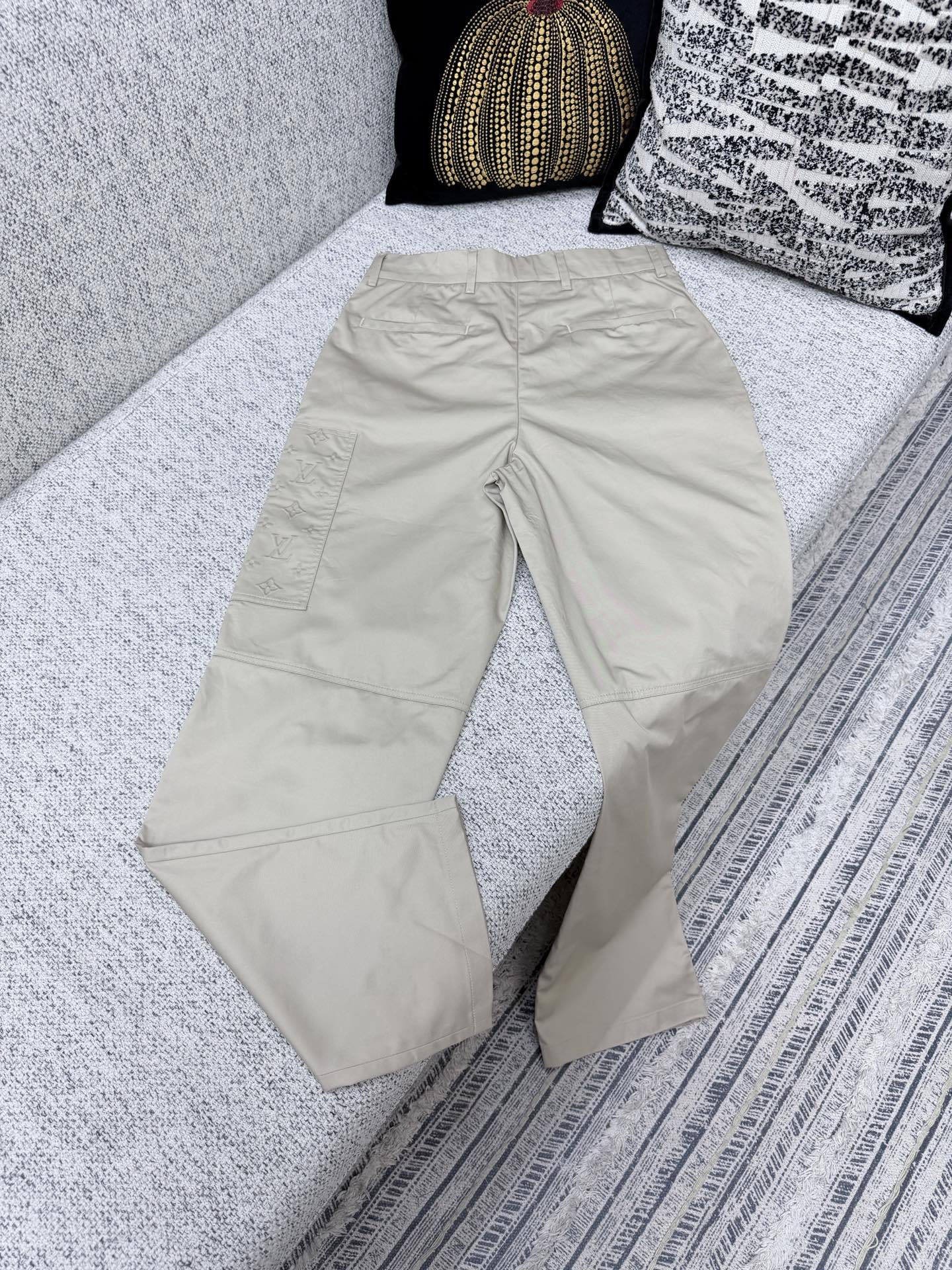루이비통 26SS 남성 바지 131767 Louis Vuitton Pants 썸네일 이미지
