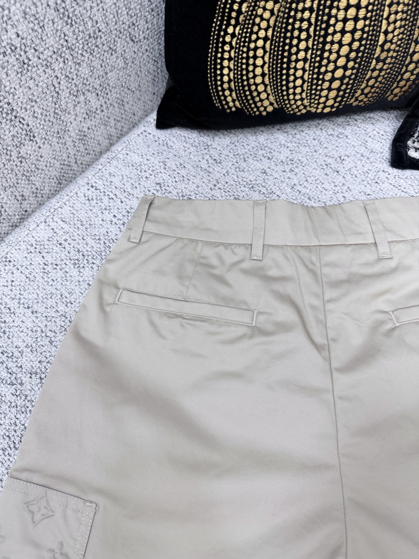 루이비통 26SS 남성 바지 131767 Louis Vuitton Pants 썸네일 이미지