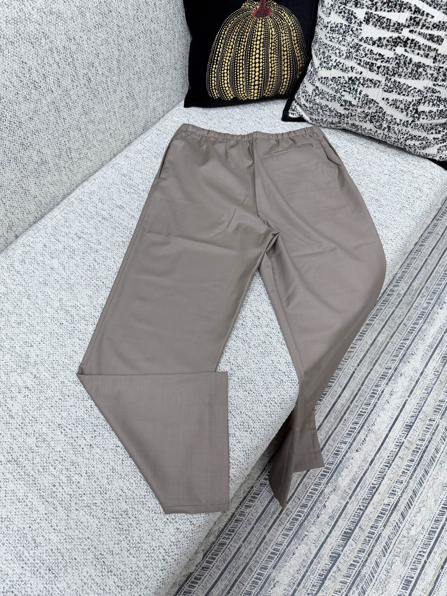 더로우 26SS 남성 바지 131774 The Row Pants 썸네일 이미지