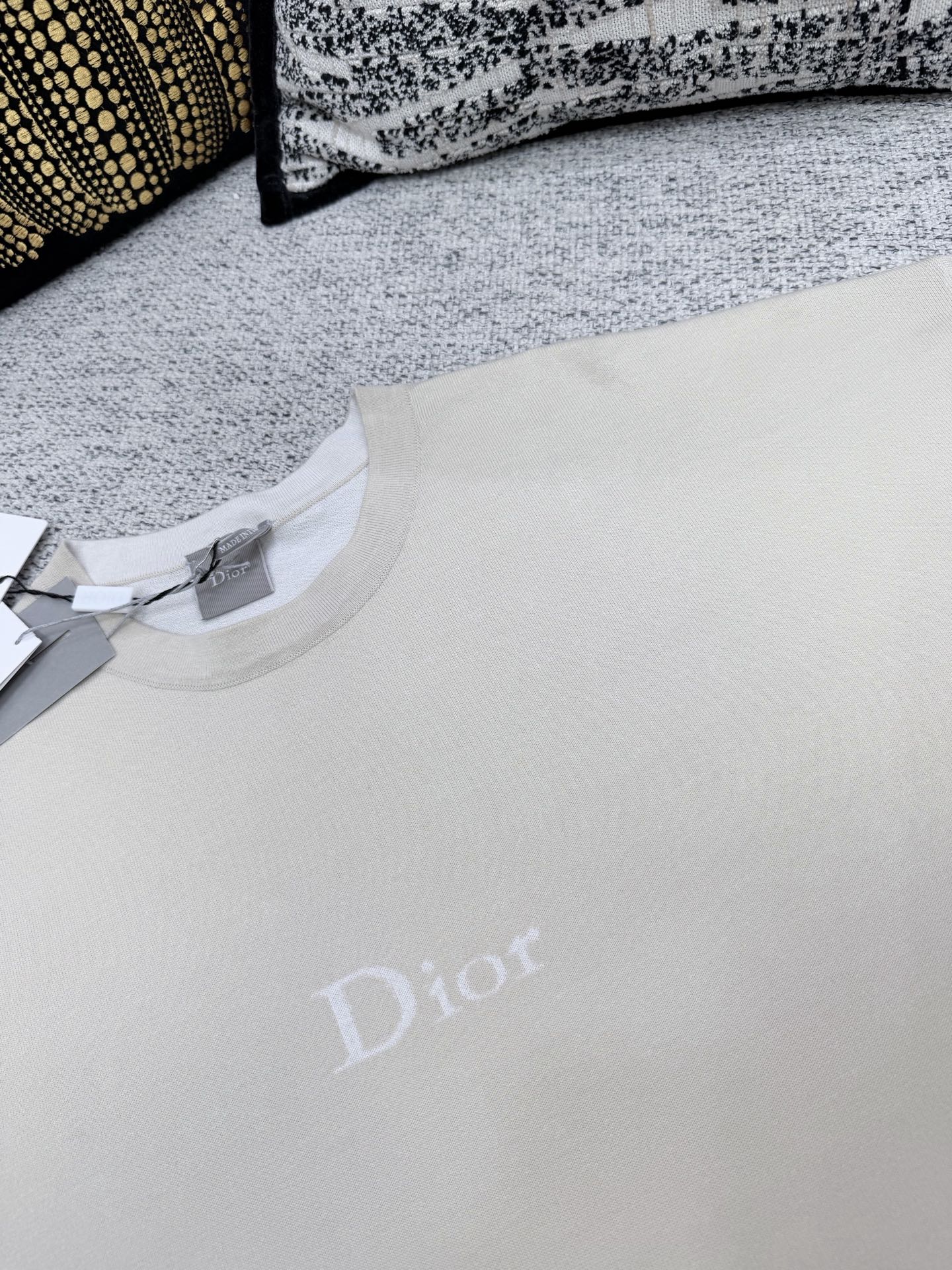 디올 26SS 남성 반팔 131748 Dior T Shirt 썸네일 이미지