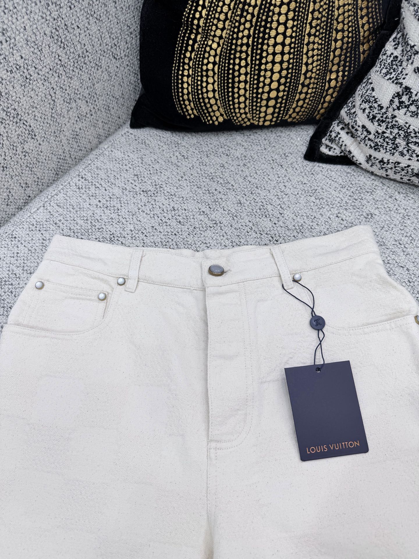 루이비통 26SS 남성 반바지 131746 Louis Vuitton Shorts 썸네일 이미지