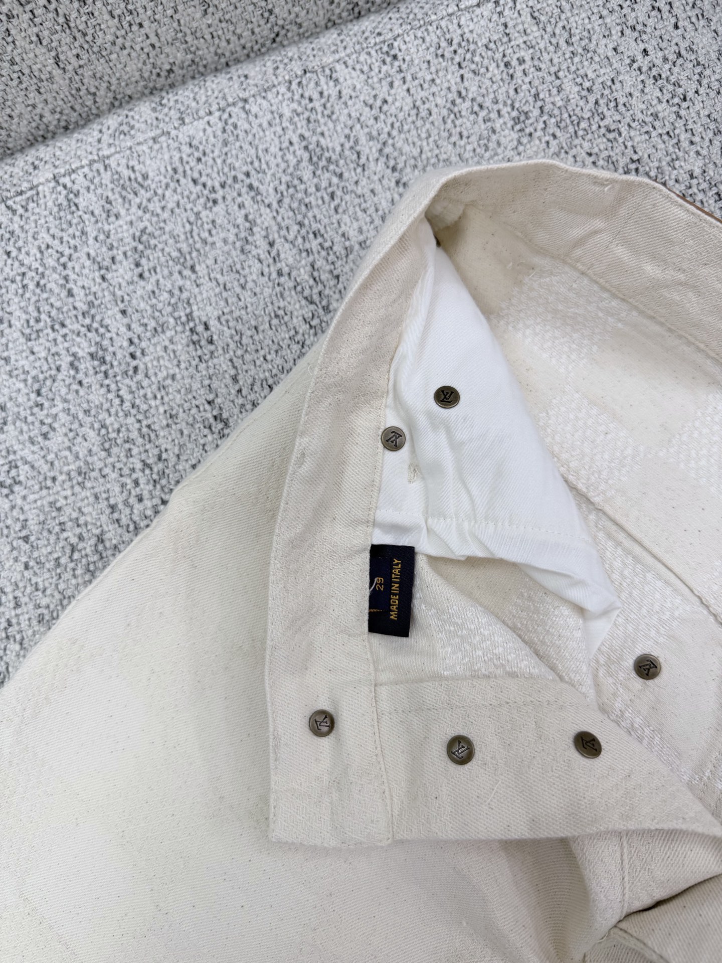 루이비통 26SS 남성 반바지 131746 Louis Vuitton Shorts 썸네일 이미지