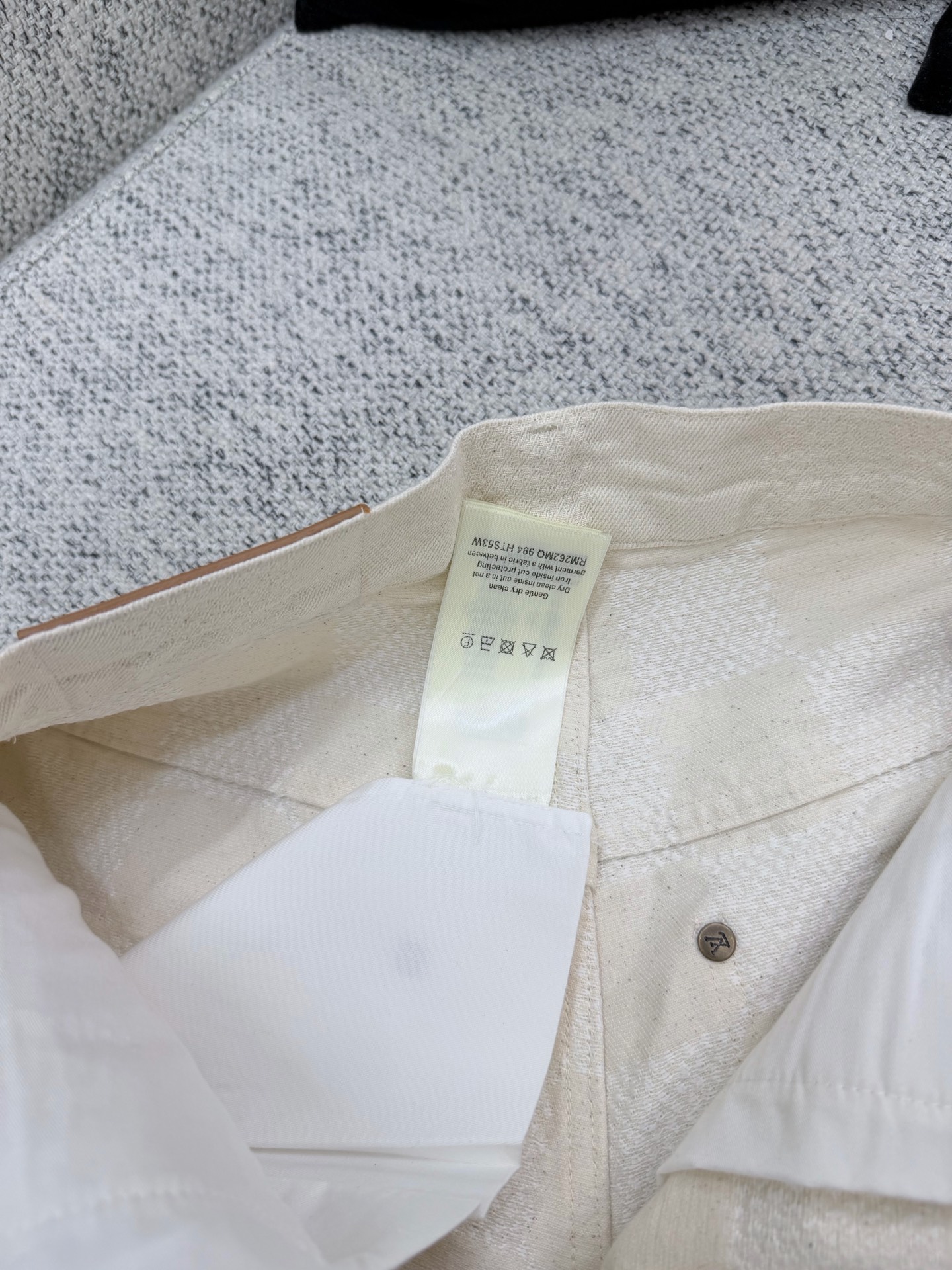 루이비통 26SS 남성 반바지 131746 Louis Vuitton Shorts 썸네일 이미지