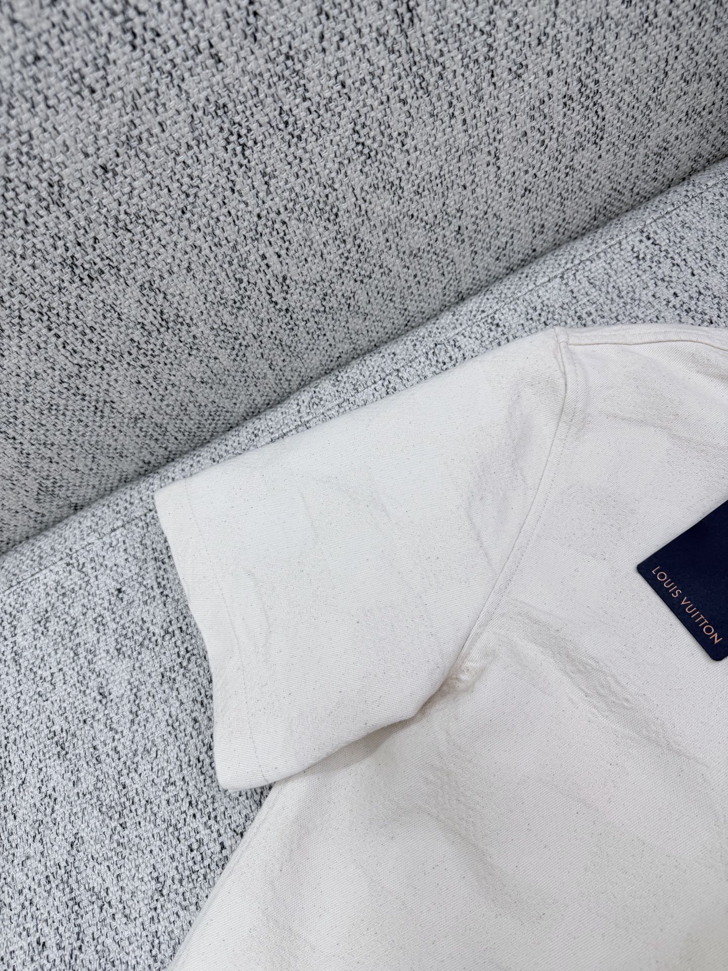루이비통 26SS 남성 반팔 131745 Louis Vuitton T Shirt 썸네일 이미지