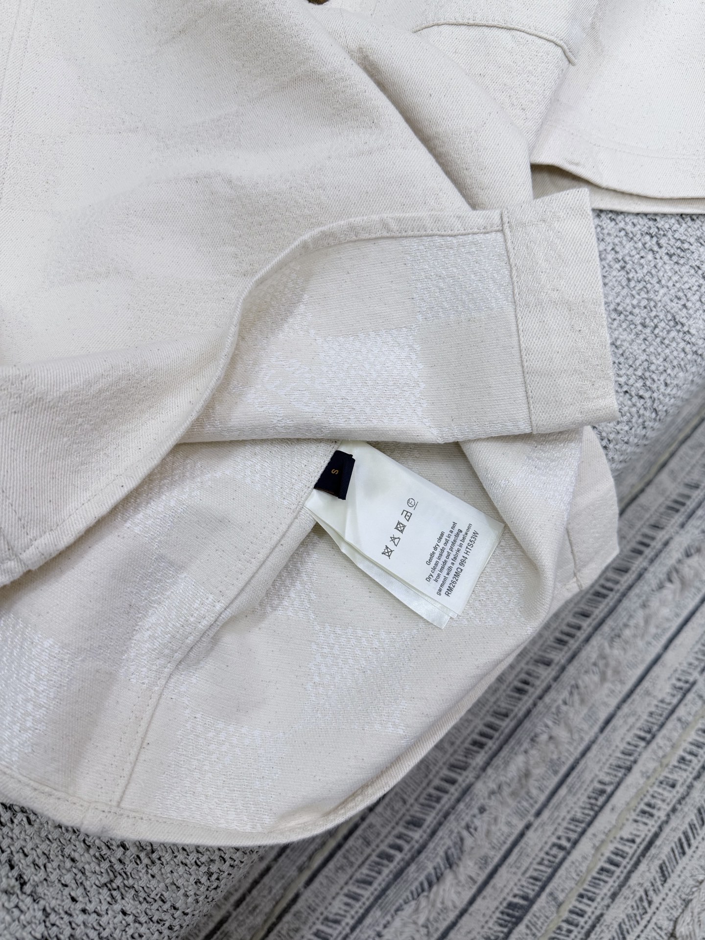 루이비통 26SS 남성 반팔 131745 Louis Vuitton T Shirt 썸네일 이미지