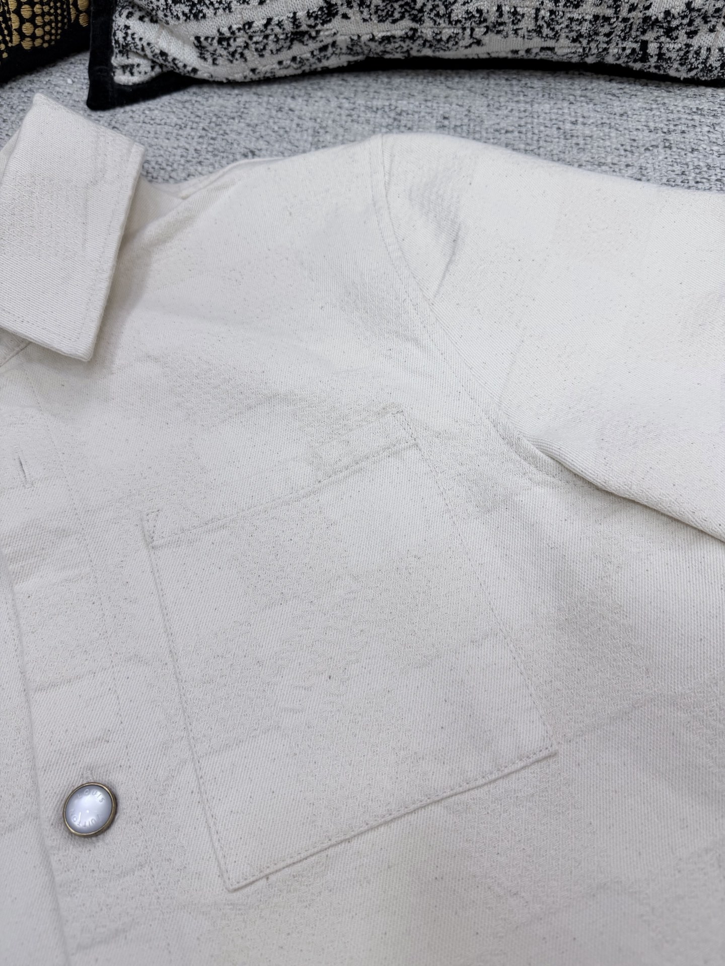루이비통 26SS 남성 반팔 131745 Louis Vuitton T Shirt 썸네일 이미지