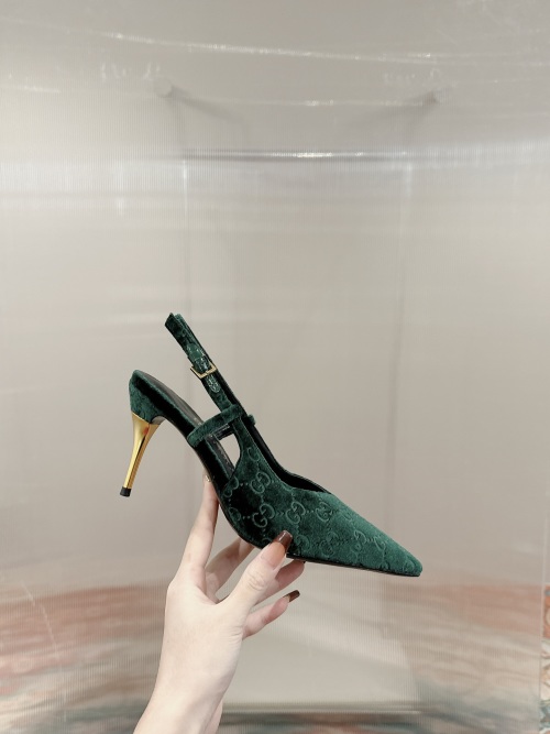 Gucci Slingback Pumps Pointed Toe Velvet with Metal Heel - Women 21 Gucci Slingback Pumps Pointed Toe Velvet with Metal Heel - Women