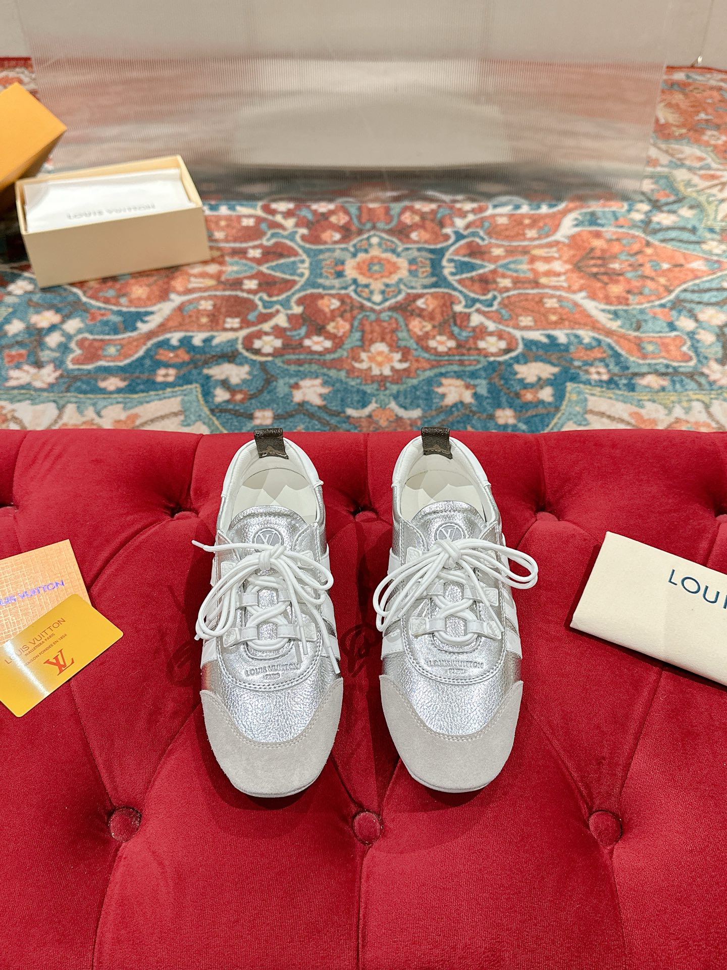 NO:407522,The new model is on the shelves. Louis Vuitton 25ss lv. Louis Vuitton counter latest retro pharmacy shoes, ballet sneakers, many internet celebrities are showing off their feet. This lace-up casual sneaker is a perfect American retro style. Classic and versatile items. Fabric cowhide + mercerized beef reverse velvet inner sheepskin original molded rubber sole. Size: women's model 35-40, (customized for women 41), casual shoes/sports shoes, louis vuitton, louis vuitton, louis vuitton, sneakers, cowhide, sheepskin19860909新款上架 Louis Vuitton 25ss lv路易威登专柜最新复古德训鞋 ,芭蕾运动鞋 ,众多网红明星纷纷开秀上脚 ,这款系带休闲运动鞋妥妥的美式复古风格 经典百搭的单品 面料牛皮+丝光牛反绒 内里羊皮 原版开模橡胶鞋底 码数码数:女款35-40,(女41定做),休闲鞋/运动鞋,louis vuitton,louis vuitton,louis vuitton,sneakers,cowhide,sheepskin,Women's Shoes