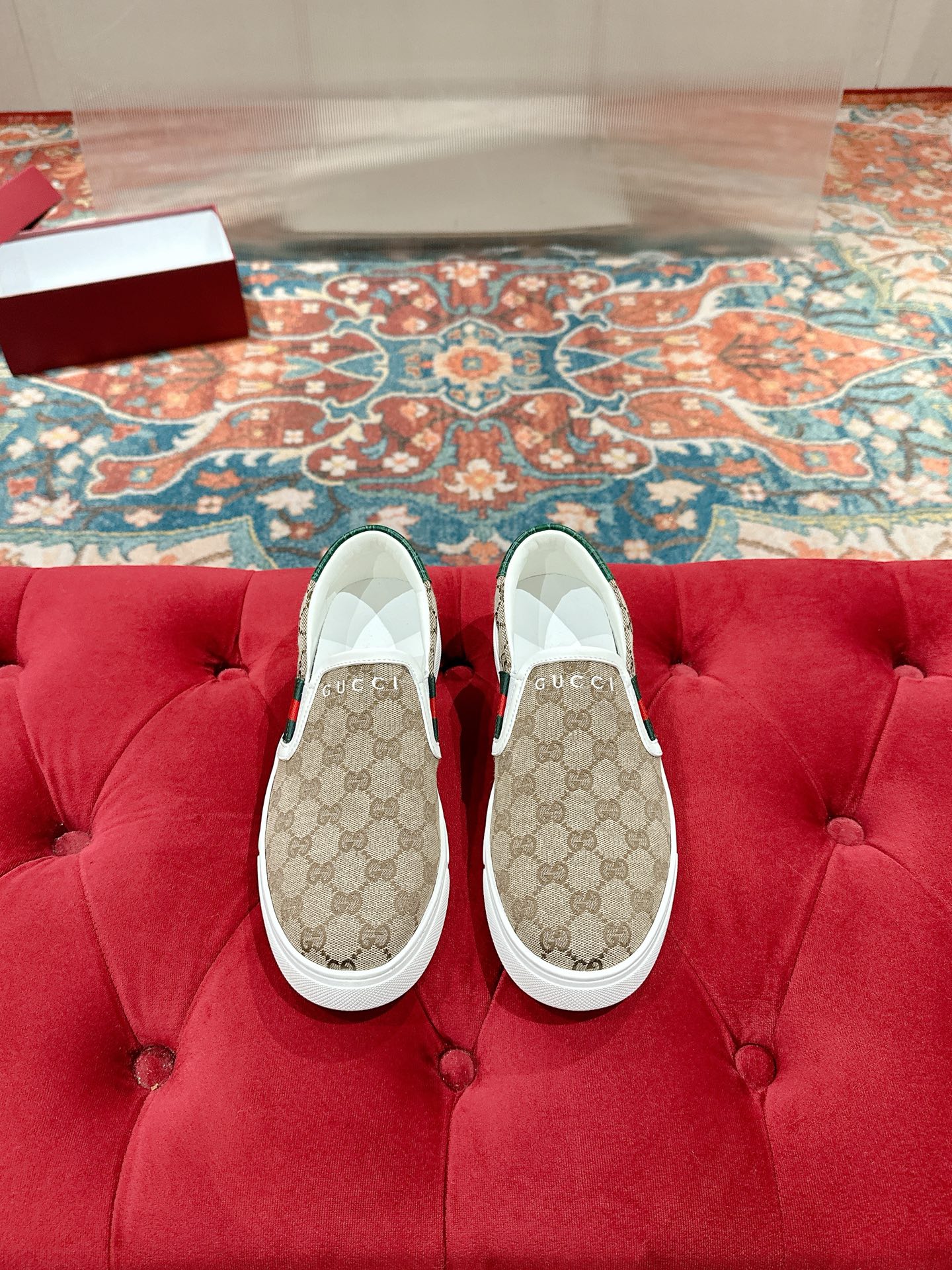 NO:925880,Men's Gucci Ace series men's canvas shoes...2025 hot recommended model. Made of GG canvas and incorporating brand elements. The retro style is rich. The classics and feelings are perfect for recall!  Each color fabric developed by the original version is customized by the original version, and we pursue the ultimate in large-scale products!  Market-level top version. Lining: cowhide imported from Italy. Outsole: original molded rubber sole. Bottom thickness: 3cm. Size: 39-44 (45 customized, non-refundable), loafers, gucci, loafers, cowhide.19860909男款 Gucci Ace系列男士帆布鞋…2025火爆推荐款 GG帆布成制融品入牌元素 复古格风浓郁 经典与情怀都让人完美回忆！ 原版开发每个颜色布料都是原版定制的,大货追极求致！市场级顶版本 内里:意大利进口牛皮 大底:原版开模橡胶底 底厚:3cm 码数:39-44（45定制 不退换）,乐福鞋,gucci,loafers,cowhide,Women's Shoes