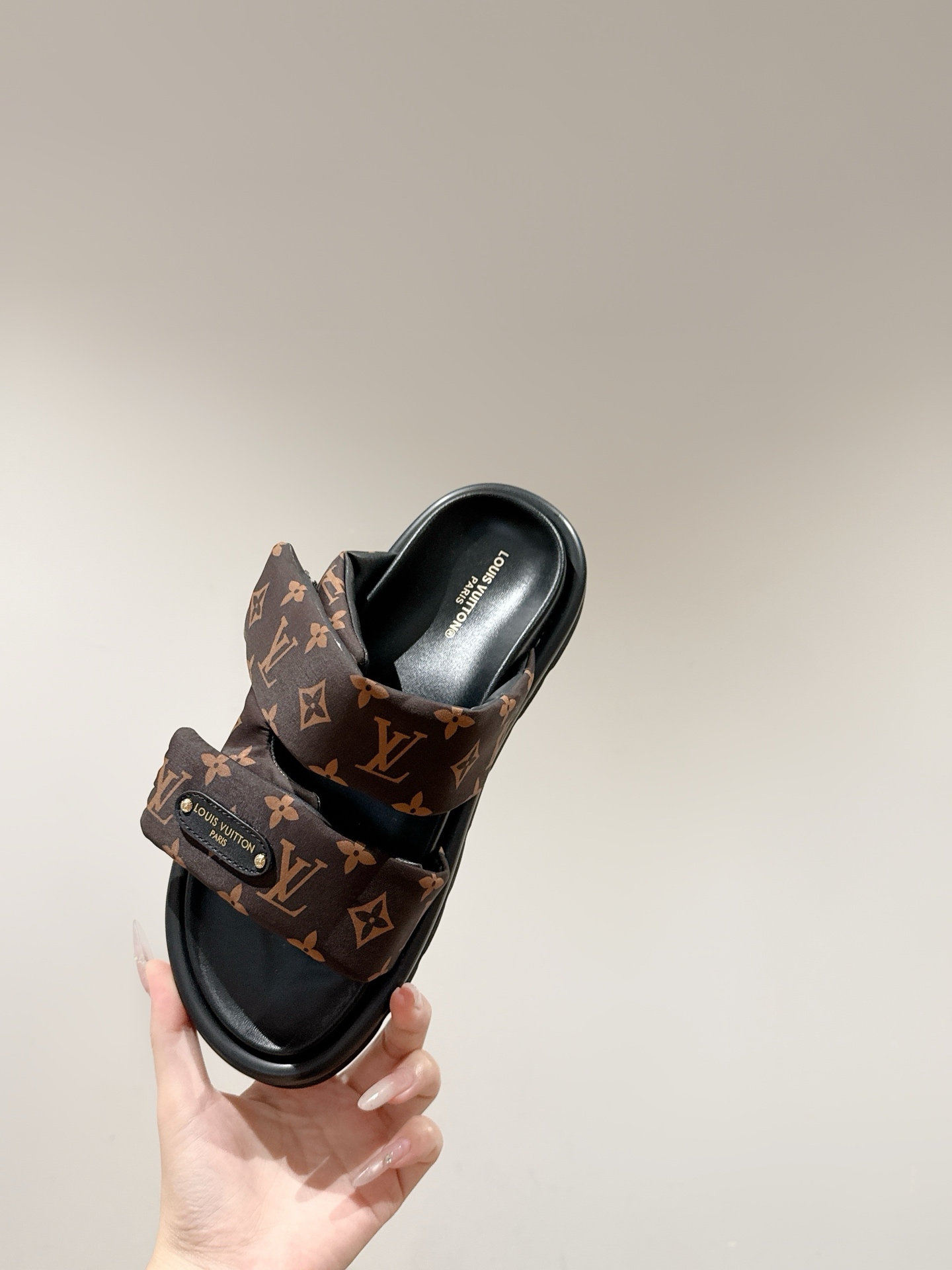 chaussures femme LV — photo 2
