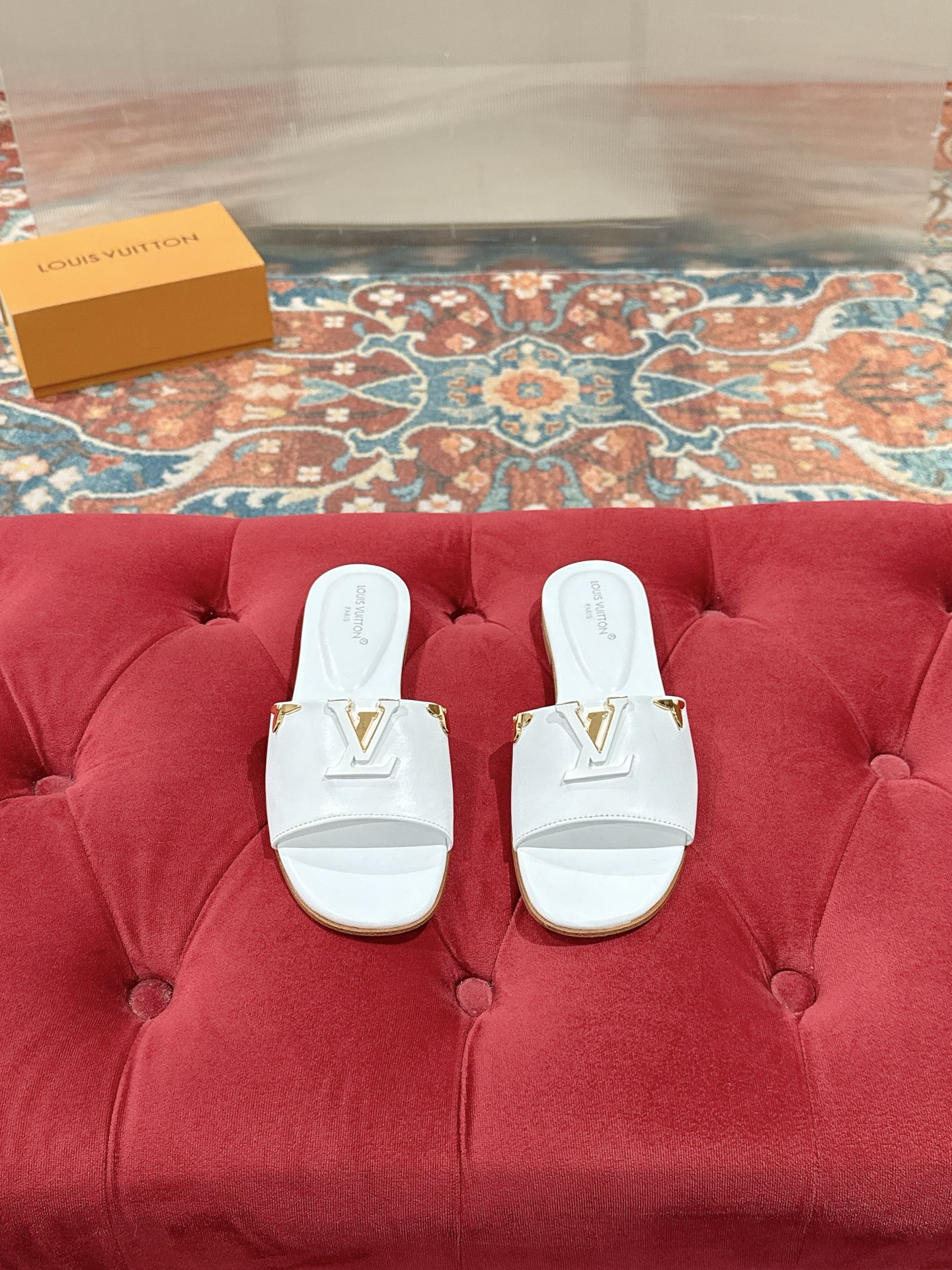 NO:925887,Thick-heeled sandals Lv Louis Vuitton top version, full of aura, goddess style, full of high-end, must-have concave shape for street shooting, daily wear for the boss, fashionable online Outsole: Italian genuine leather outsole Size: 35-39 (40.41 customized, non-returnable), slippers, louis vuitton, louis vuitton, sandals, slippers, Leather soles19860909粗跟凉鞋 Lv 路易威登 顶级版本 气场十足女神款,高级感满满,街拍凹造型必备,日常霸总穿搭 时髦精在线 大底:意大利真皮大底 码数:35-39（40.41定制 不退换）,拖鞋,louis vuitton,louis vuitton,sandals,slippers,Leather soles,Women's Shoes