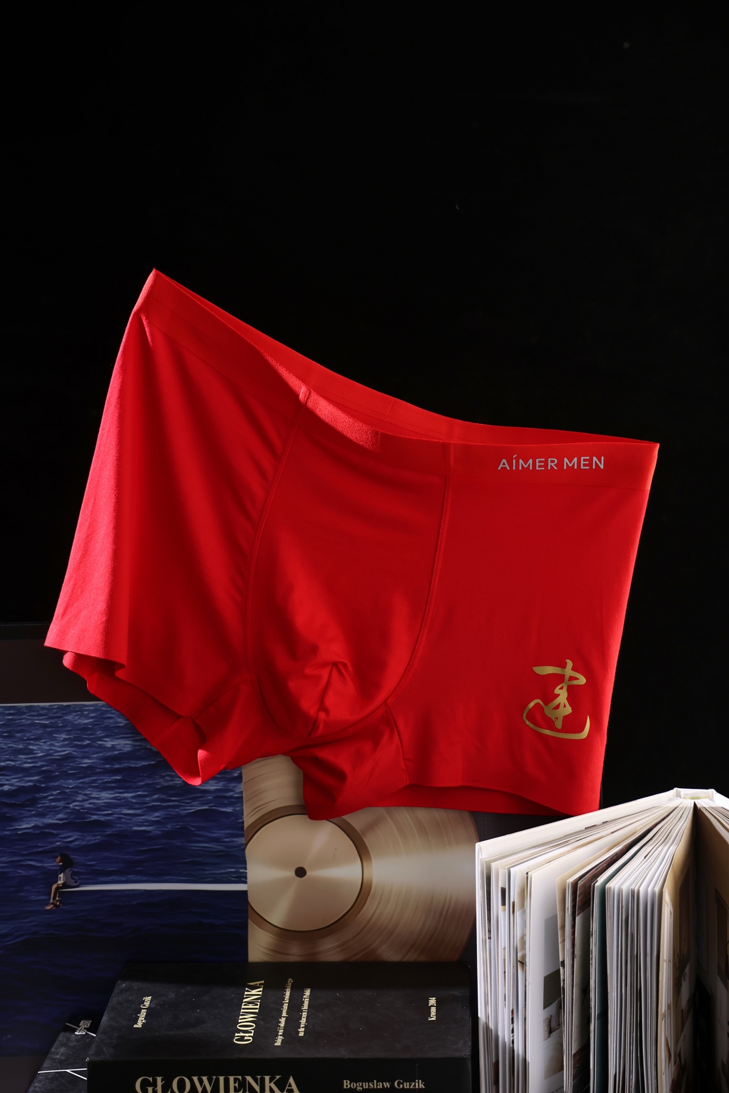 本命年~大红护体新年穿“红”鸿运当头！3D立体剪裁，一片式包裹，不易夹裆，不易夹臀。