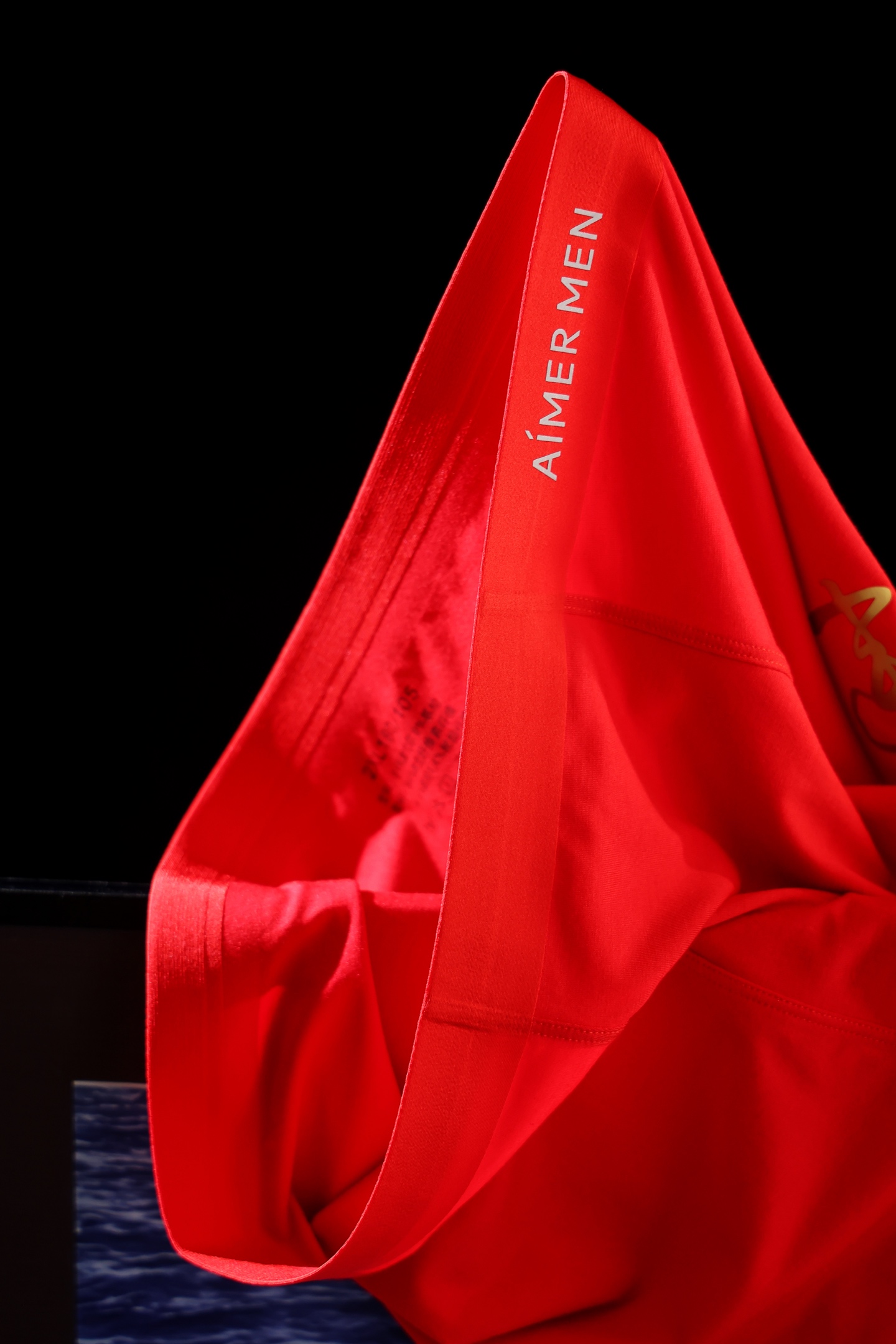 本命年~大红护体新年穿“红”鸿运当头！3D立体剪裁，一片式包裹，不易夹裆，不易夹臀。