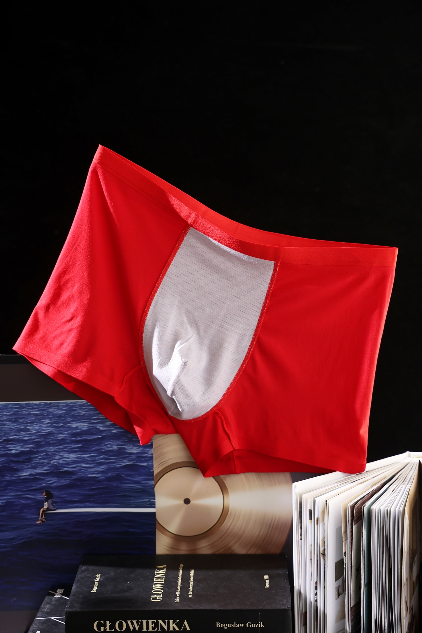 本命年~大红护体新年穿“红”鸿运当头！3D立体剪裁，一片式包裹，不易夹裆，不易夹臀。