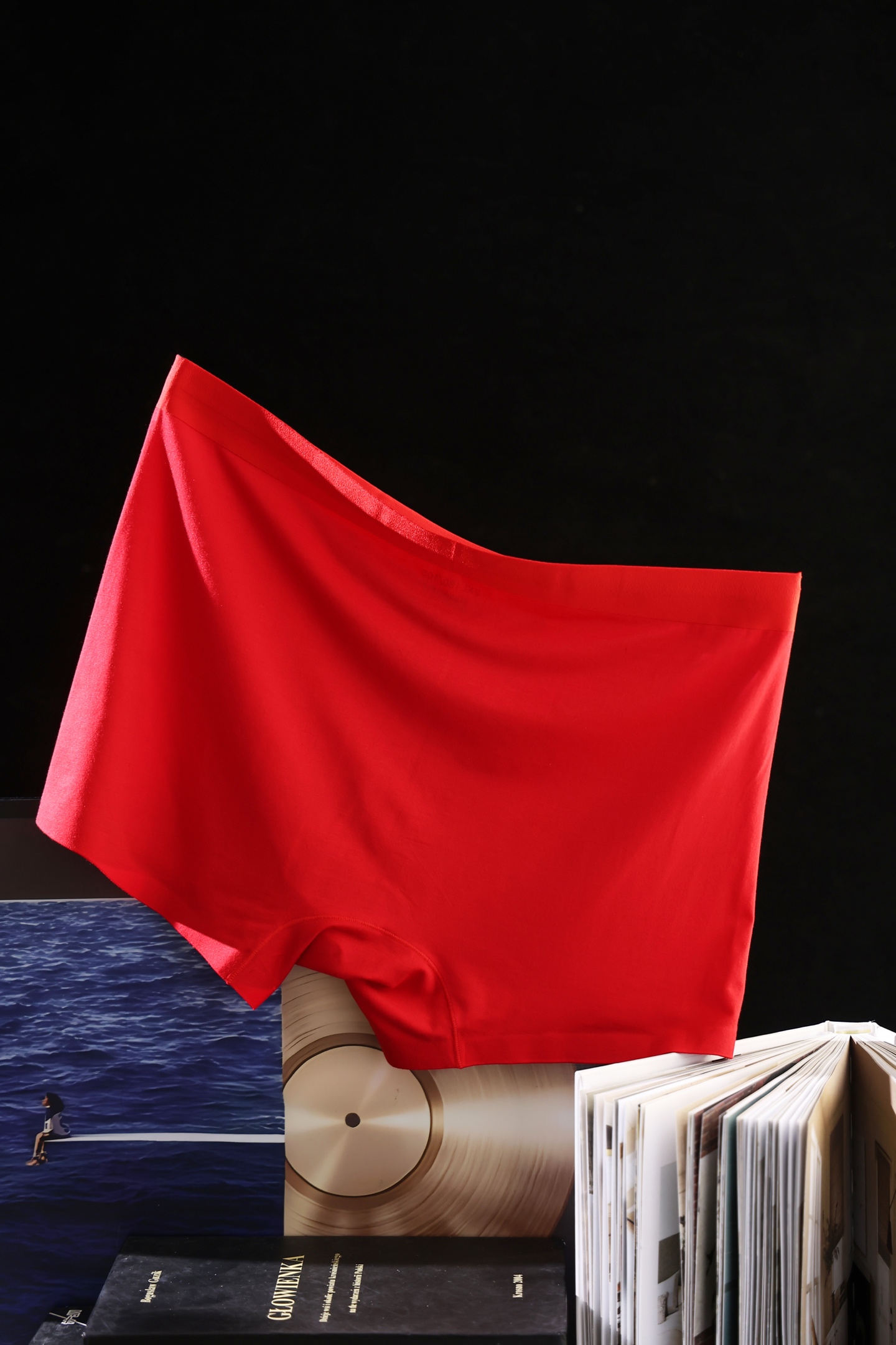 本命年~大红护体新年穿“红”鸿运当头！3D立体剪裁，一片式包裹，不易夹裆，不易夹臀。