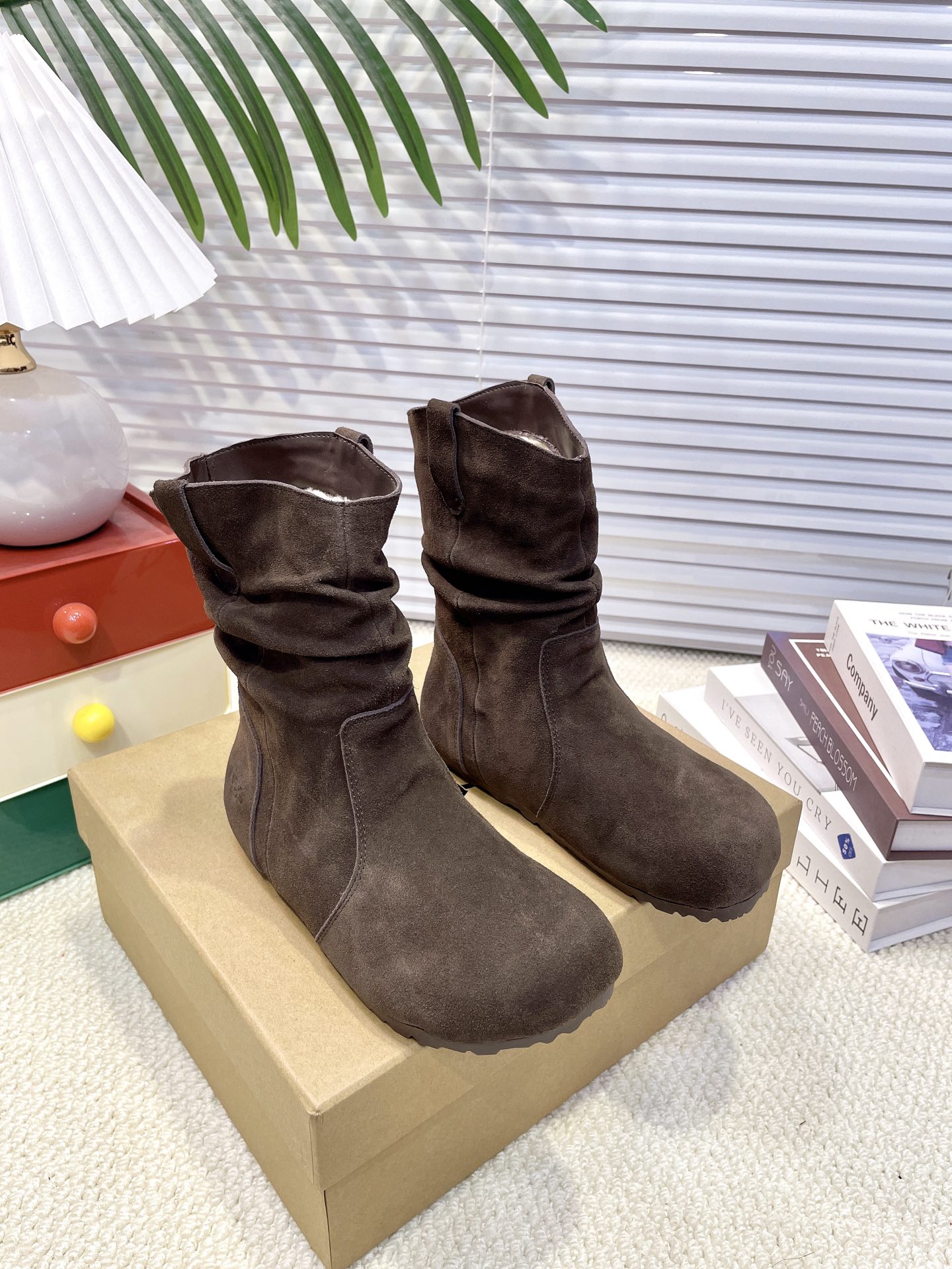 【UGG】雪地靴 超级爆款韩里韩气褶皱卷毛薄底靴👢勃肯马丁风设计轻松驾驭四季变换✨利落线条勾勒出别致廓形