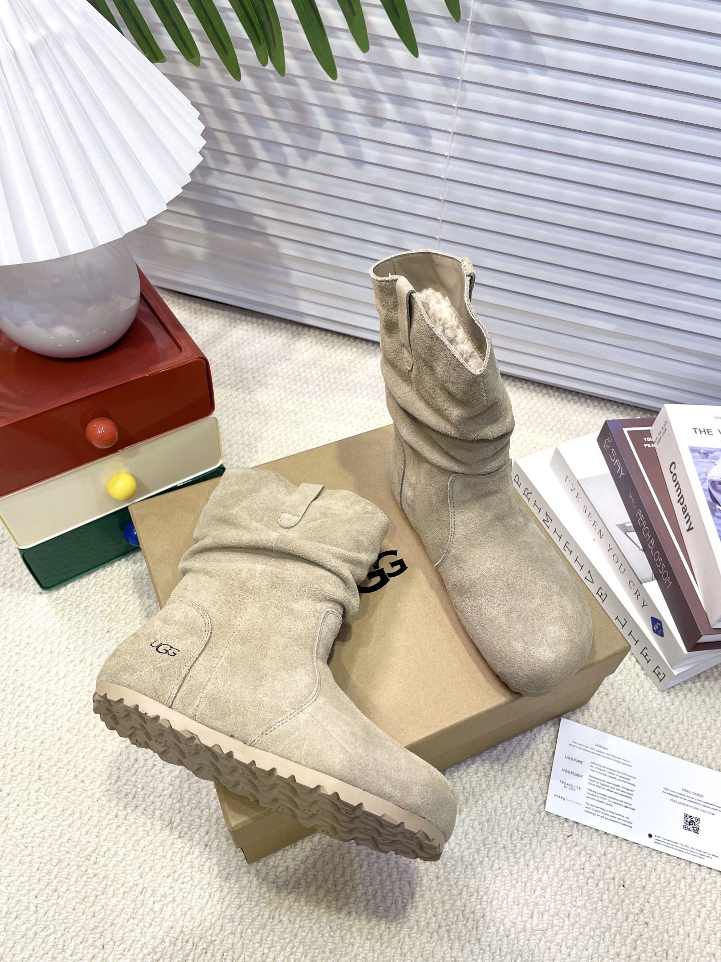 【UGG】雪地靴 超级爆款韩里韩气褶皱卷毛薄底靴👢勃肯马丁风设计轻松驾驭四季变换✨利落线条勾勒出别致廓形