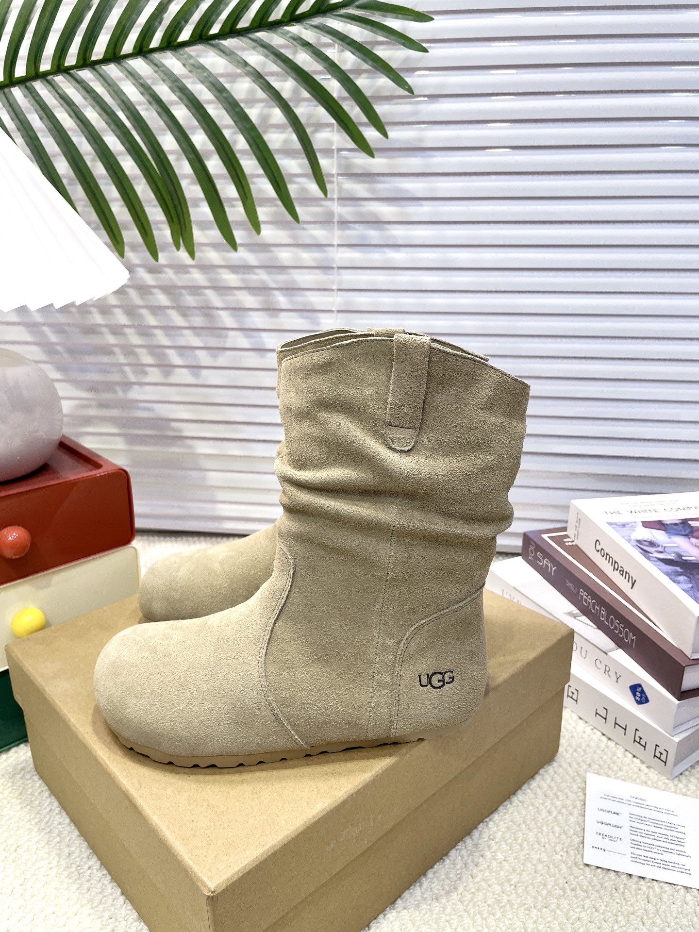 【UGG】雪地靴 超级爆款韩里韩气褶皱卷毛薄底靴👢勃肯马丁风设计轻松驾驭四季变换✨利落线条勾勒出别致廓形