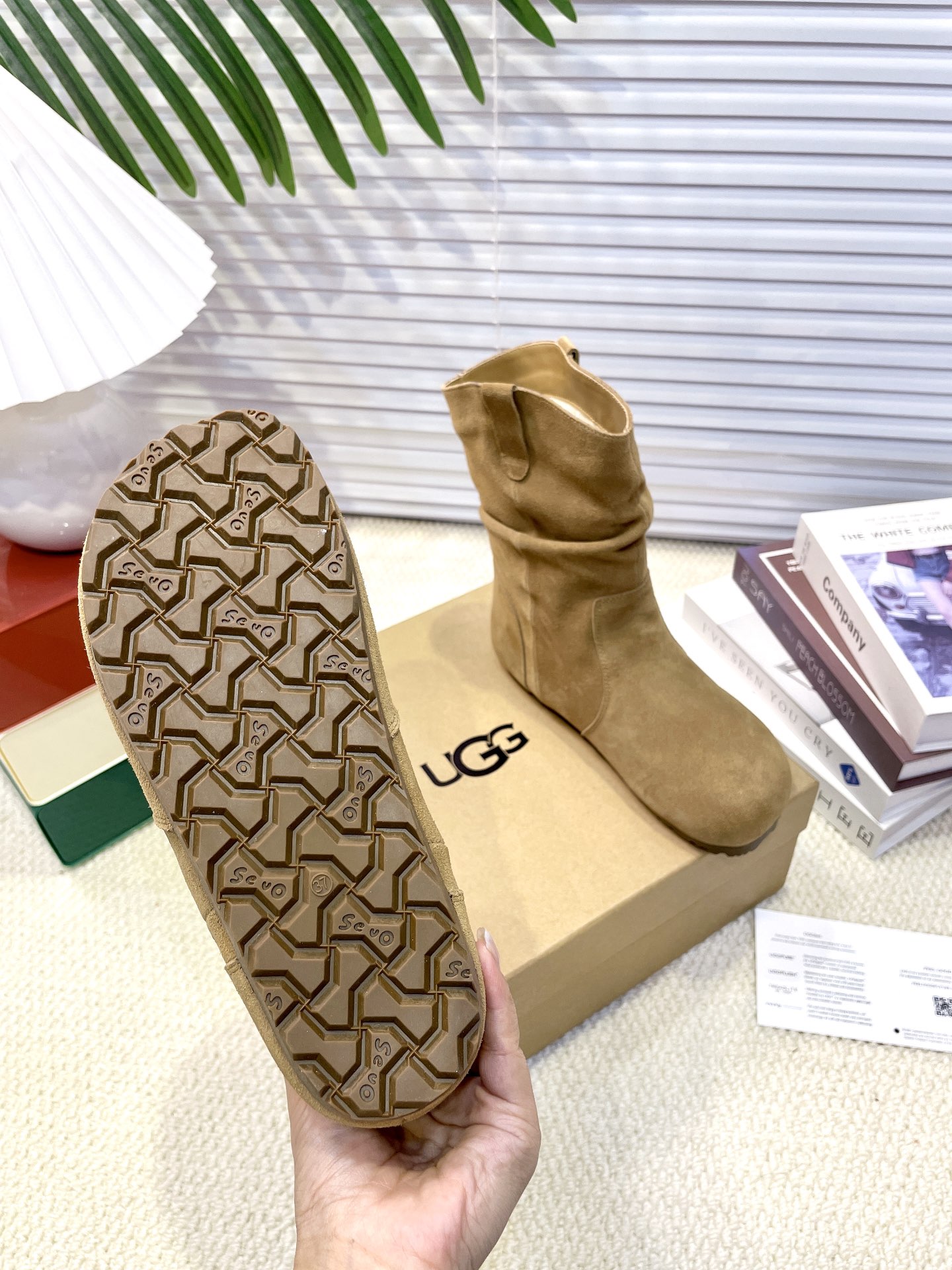 【UGG】雪地靴 超级爆款韩里韩气褶皱卷毛薄底靴👢勃肯马丁风设计轻松驾驭四季变换✨利落线条勾勒出别致廓形