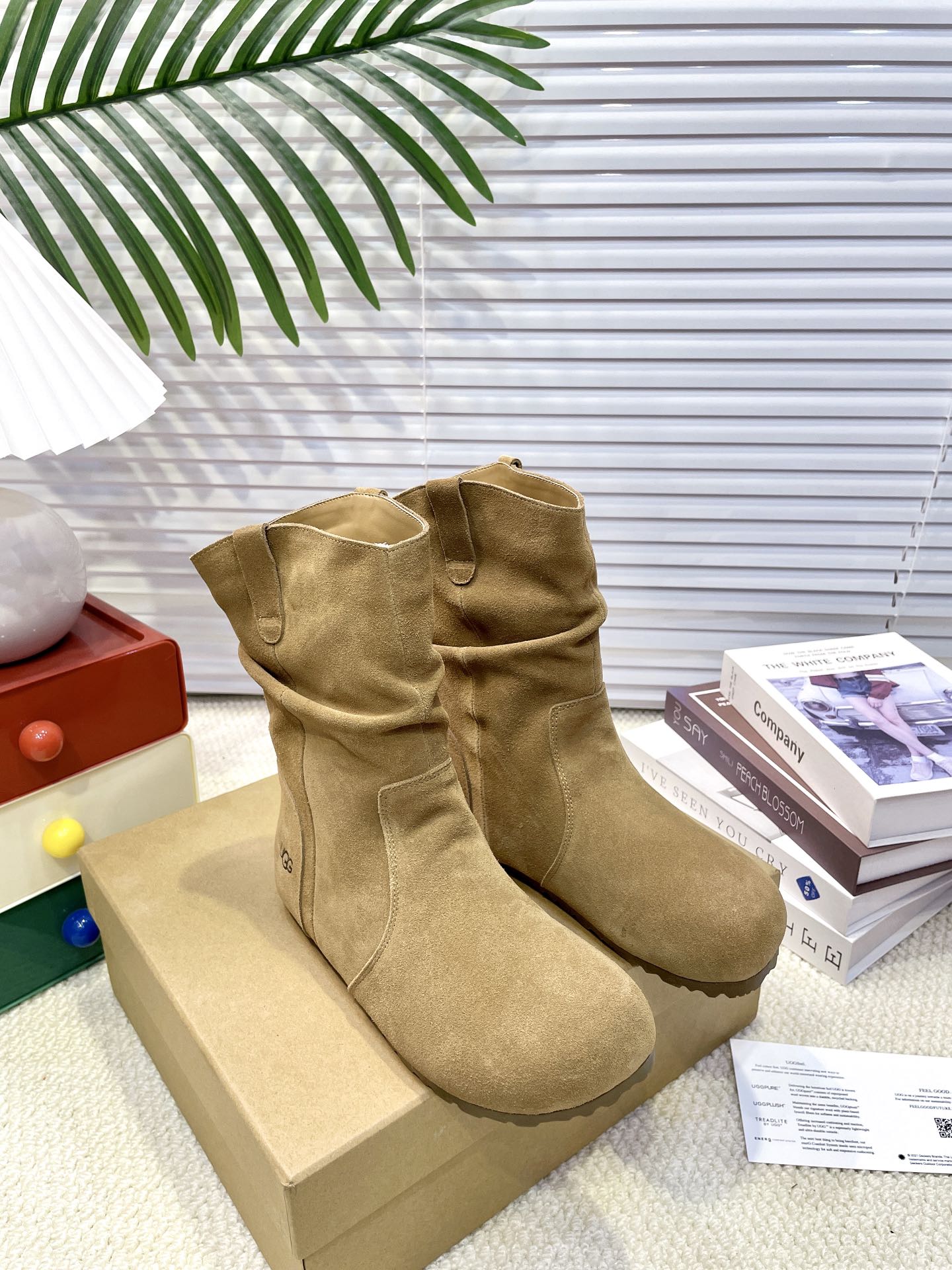 【UGG】雪地靴 超级爆款韩里韩气褶皱卷毛薄底靴👢勃肯马丁风设计轻松驾驭四季变换✨利落线条勾勒出别致廓形