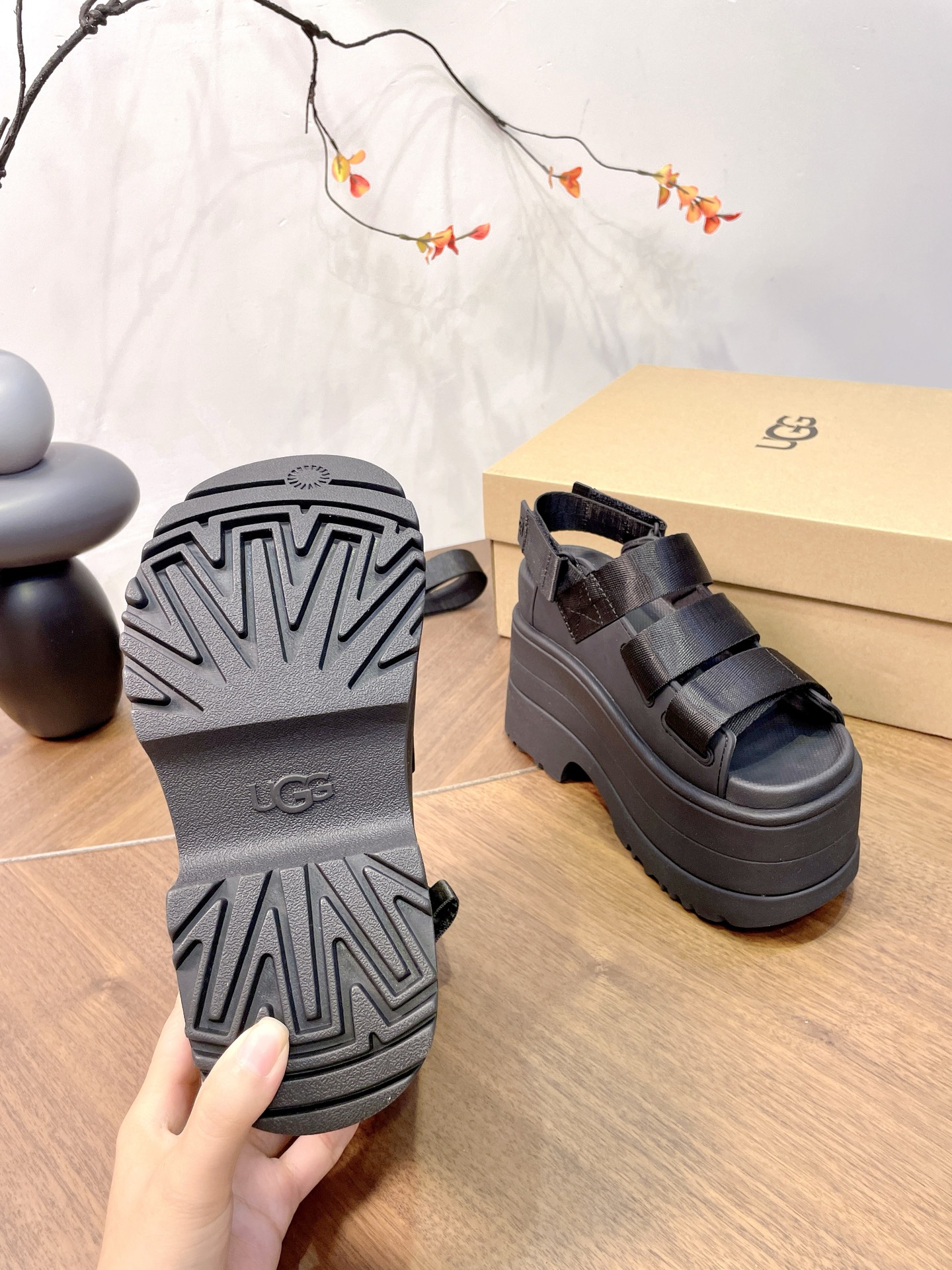 UGG Pei Joo-Chou Sandals: Comfortable, Stylish, Adjustable Straps, Various Colors, Available in Sizes 35-40 - 图片 9