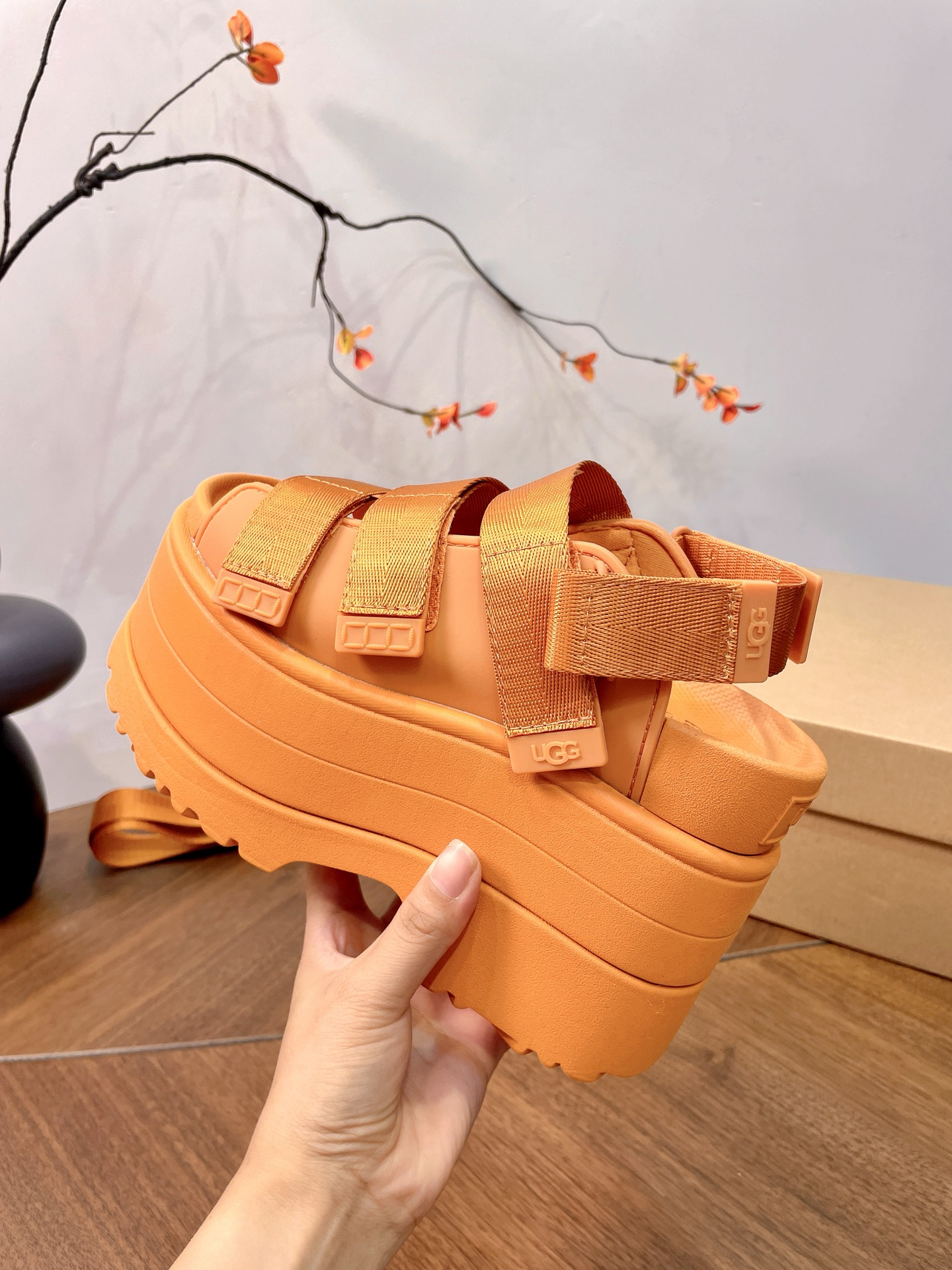 UGG Pei Joo-Chou Sandals: Stylish, Versatile, Comfortable!