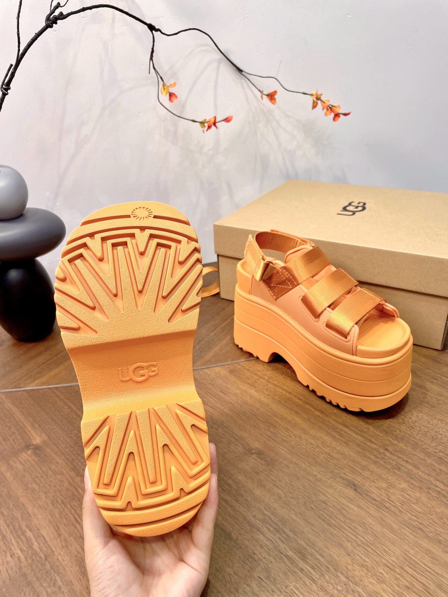 UGG Pei Joo-Chou Sandals: Stylish, Versatile, Comfortable! - 图片 8