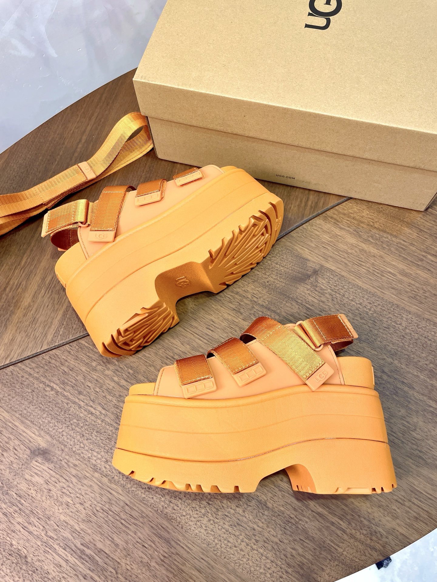 UGG Pei Joo-Chou Sandals: Stylish, Versatile, Comfortable! - 图片 7