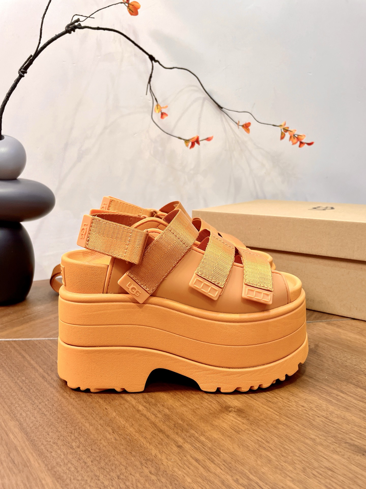 UGG Pei Joo-Chou Sandals: Stylish, Versatile, Comfortable! - 图片 3