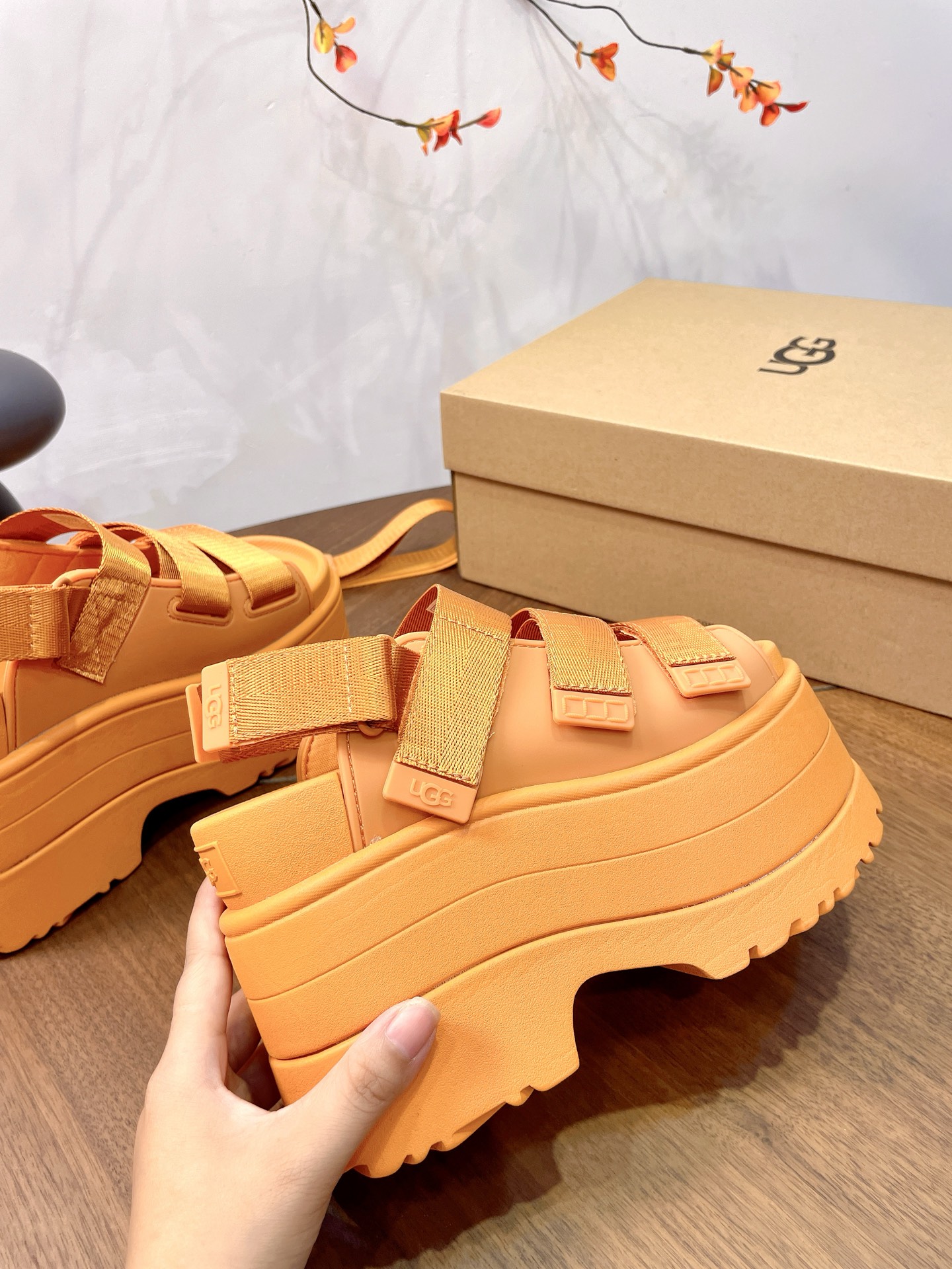 UGG Pei Joo-Chou Sandals: Stylish, Versatile, Comfortable! - 图片 5